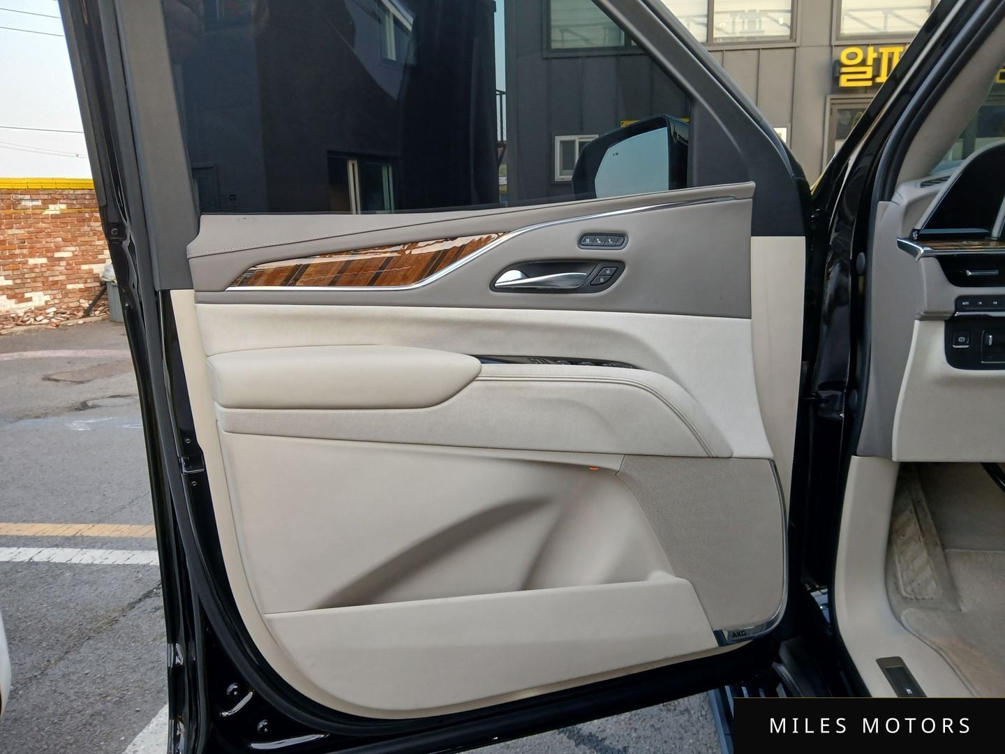 Cadillac Escalade 2021 — миниатюра 10