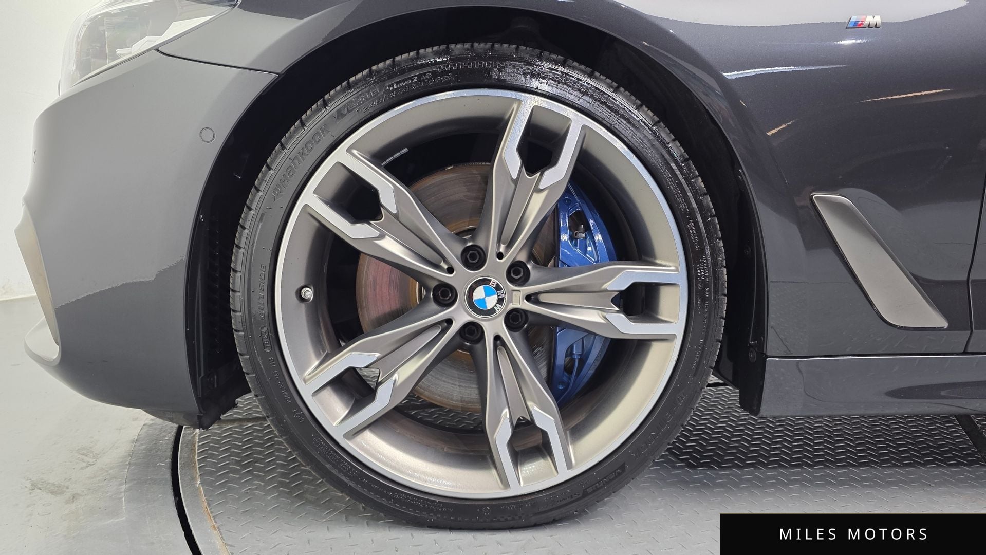 BMW 5 Series (G30) 2018 — миниатюра 5