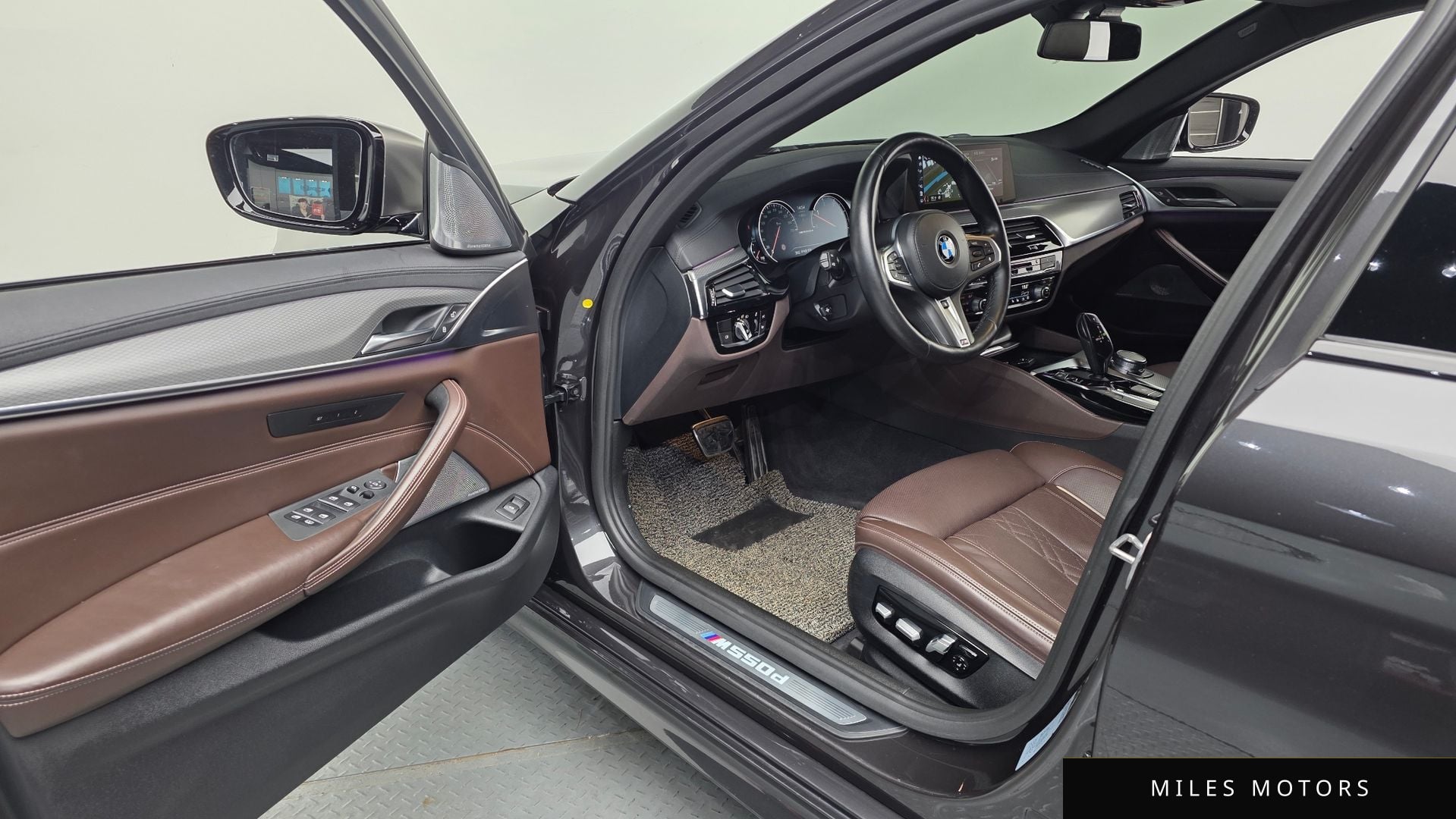 BMW 5 Series (G30) 2018 — миниатюра 10