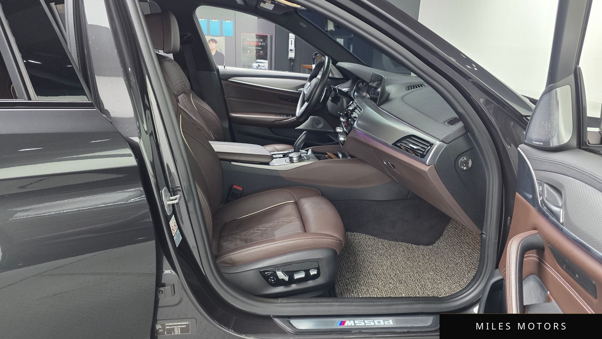 BMW 5 Series (G30) 2018 — миниатюра 11