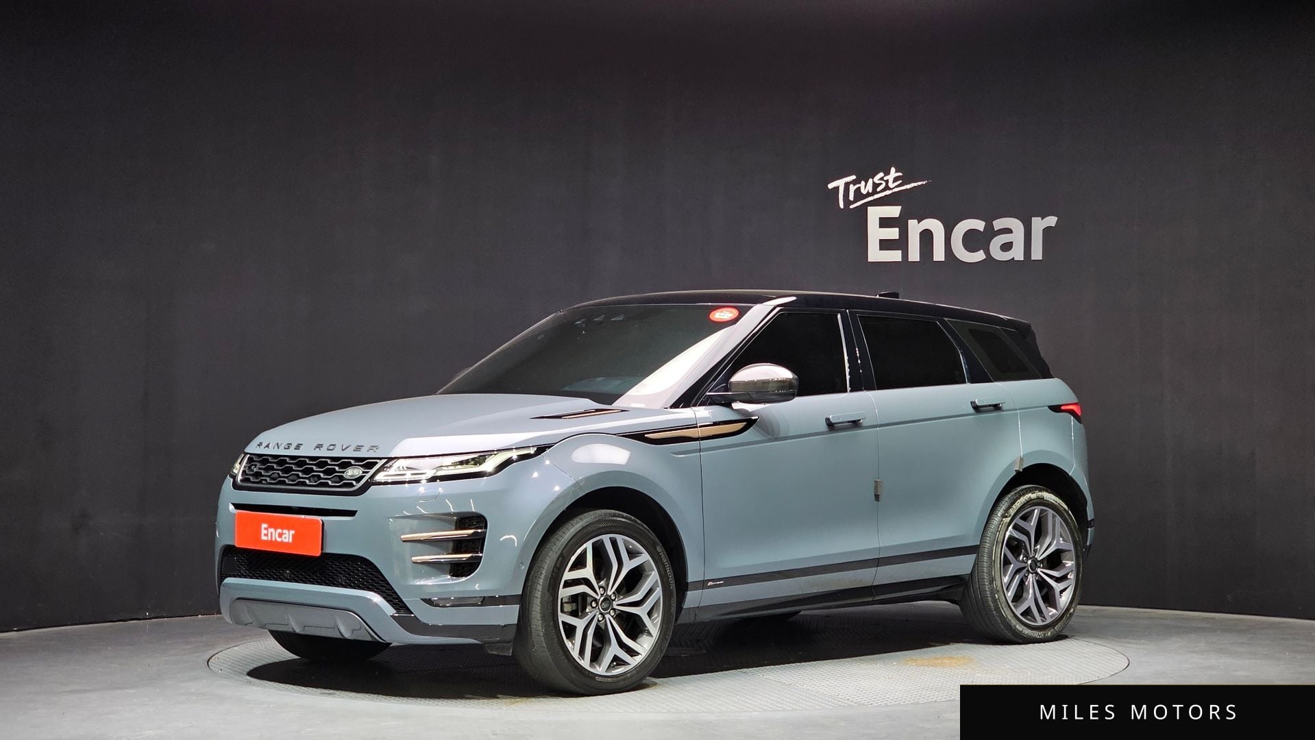 Land Rover Range Rover Evoque 2020 — фото 1 из 12