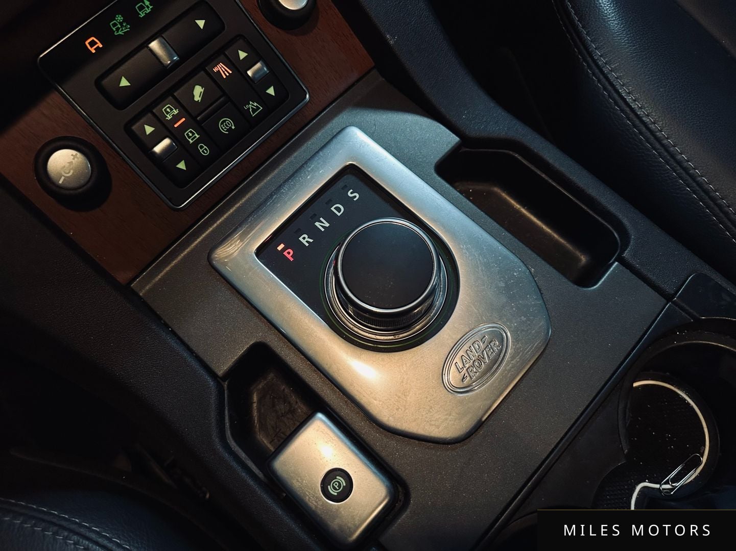 Land Rover Discovery 2016 — миниатюра 9