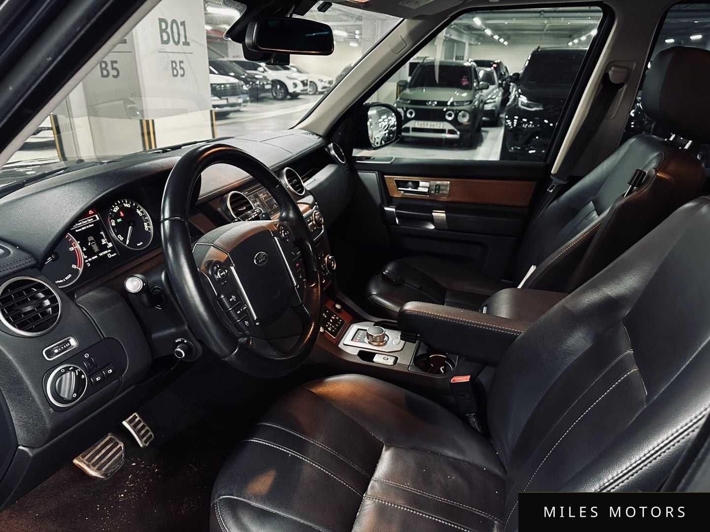 Land Rover Discovery 2016 — миниатюра 10