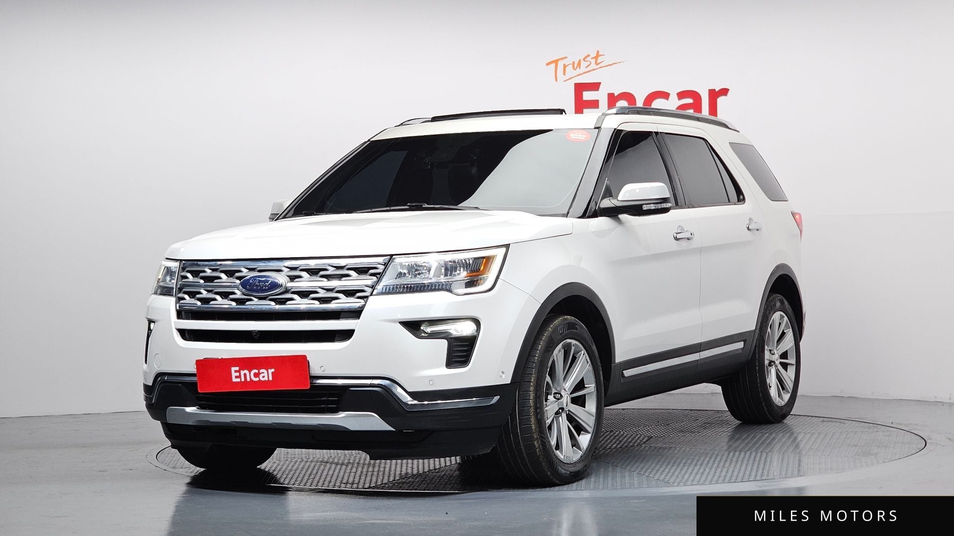 Ford Explorer 2018 — фото 1 из 12
