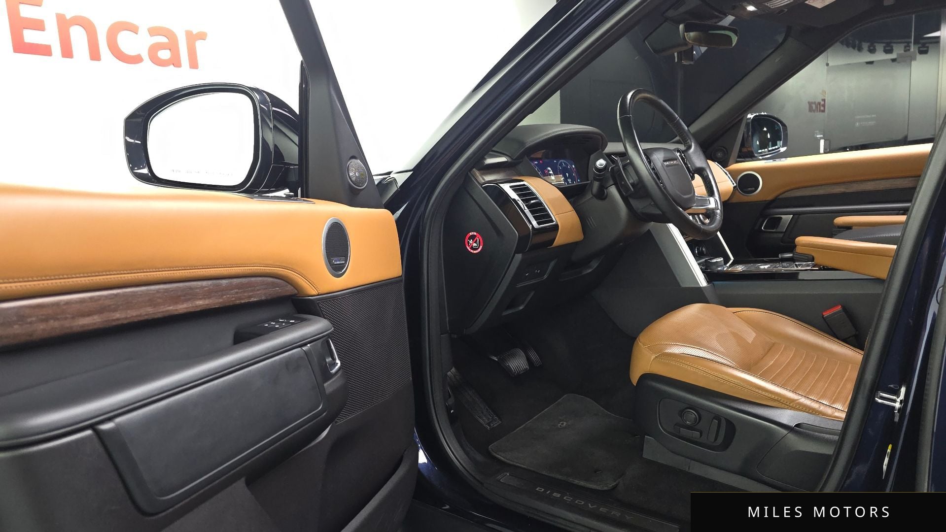 Land Rover Discovery 2019 — миниатюра 12