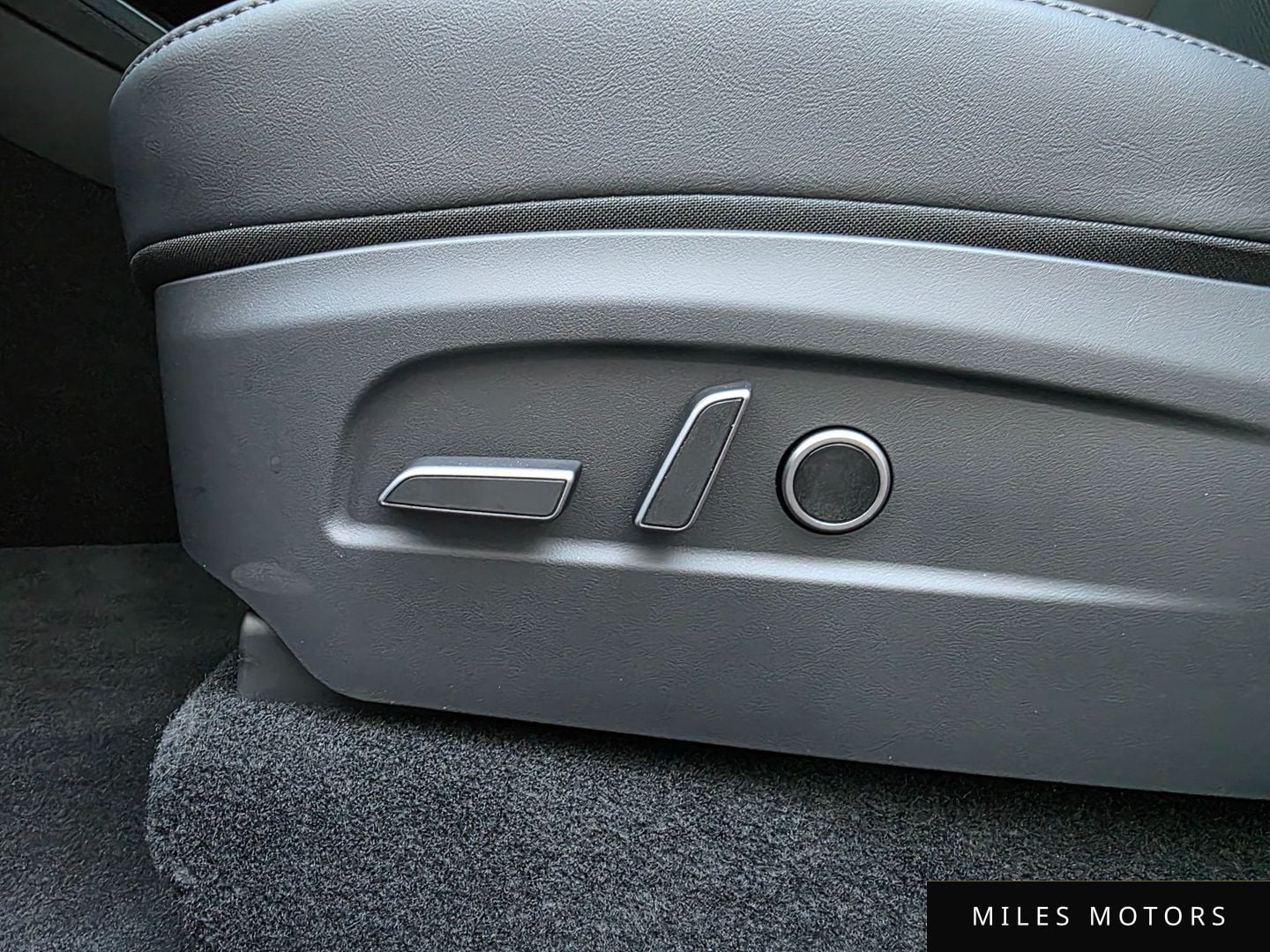 Tesla Model Y 2026 — миниатюра 11