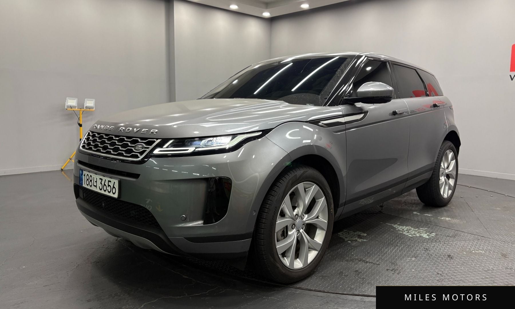 Land Rover Range Rover Evoque 2021 — фото 1 из 12