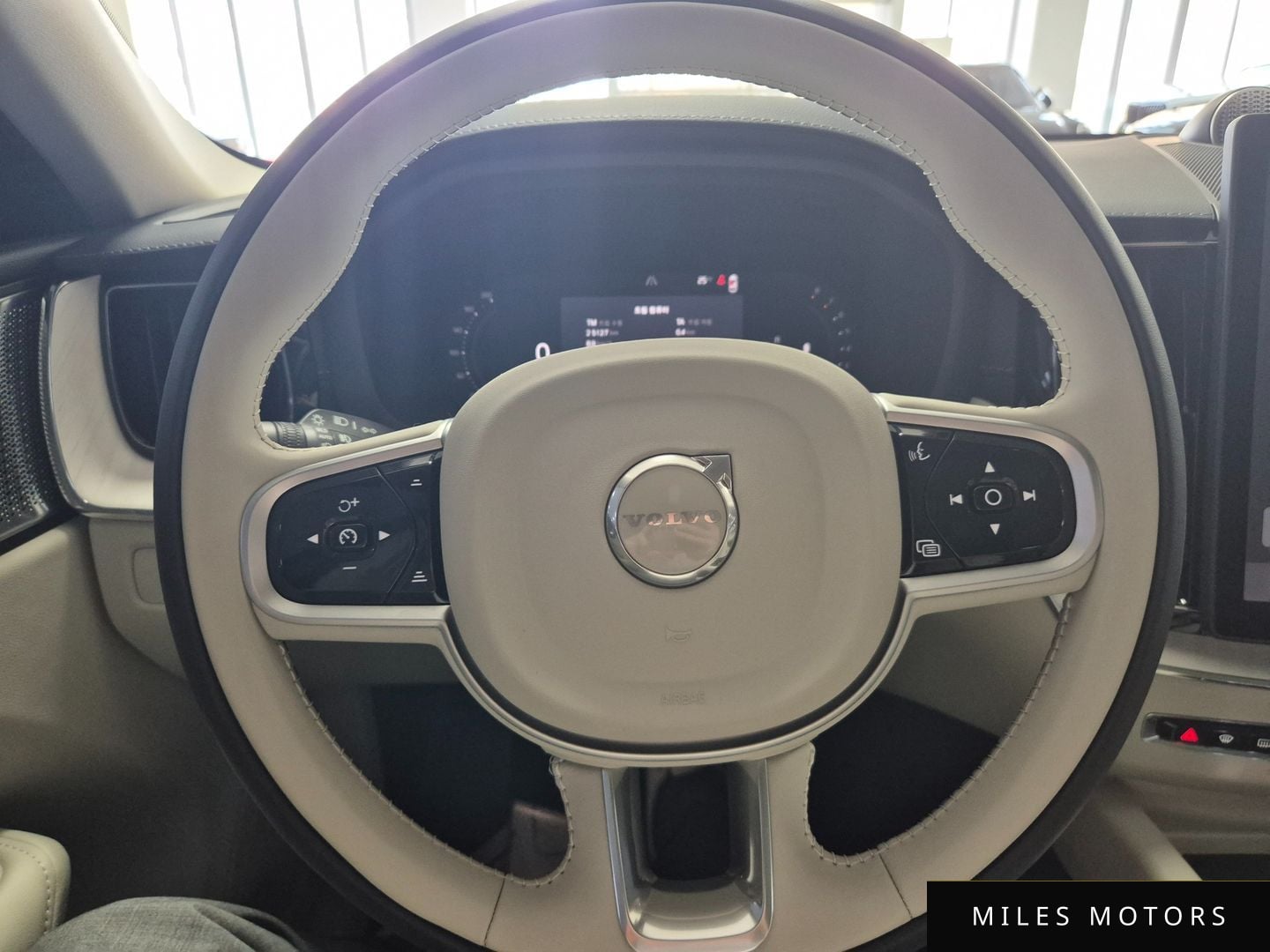 Volvo XC60 2026 — миниатюра 8