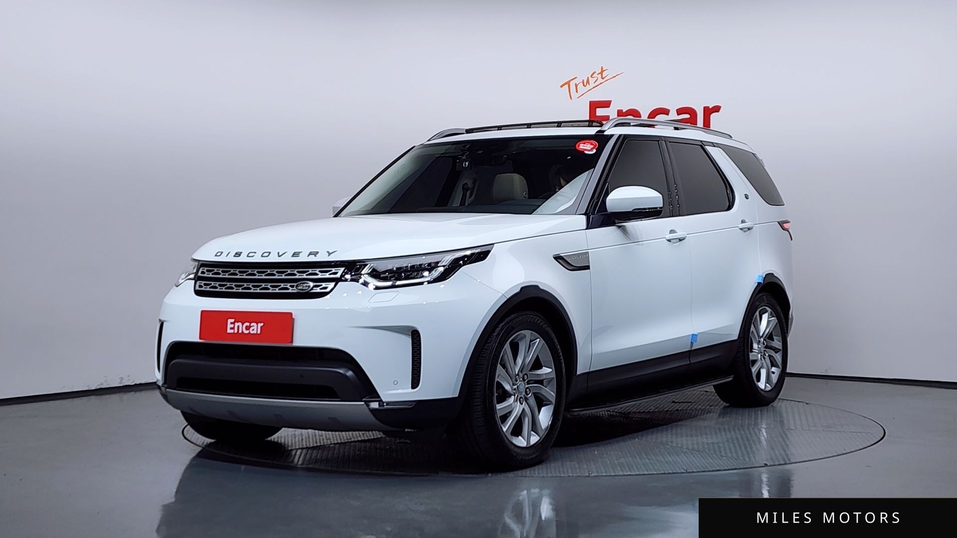 Land Rover Discovery 2017 — фото 1 из 12