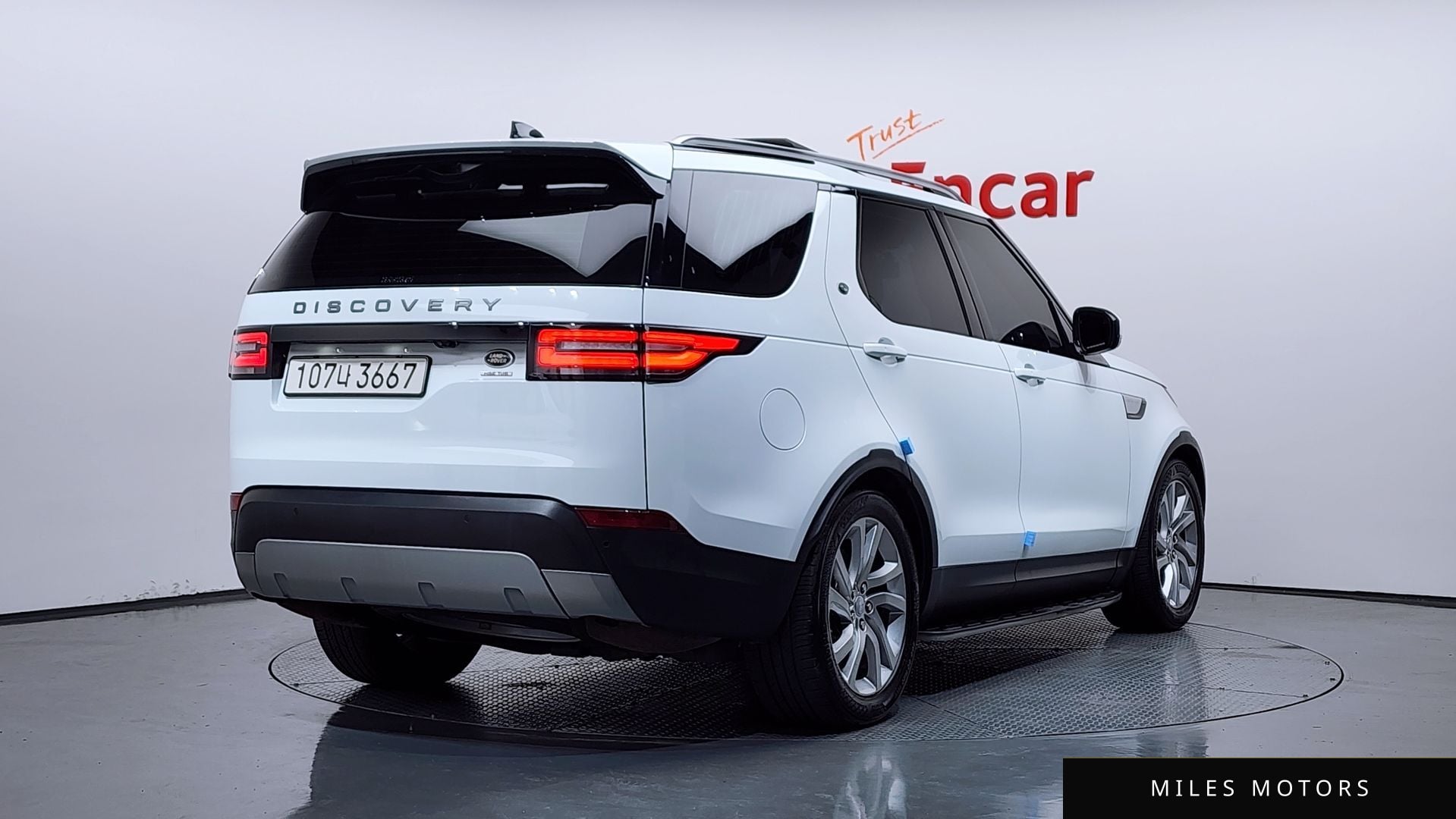 Land Rover Discovery 2017 — миниатюра 2