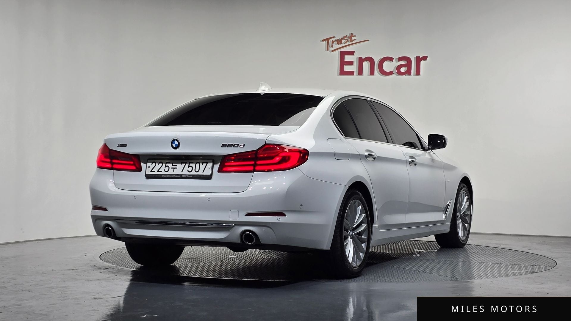 BMW 5 Series (G30) 2018 — миниатюра 2