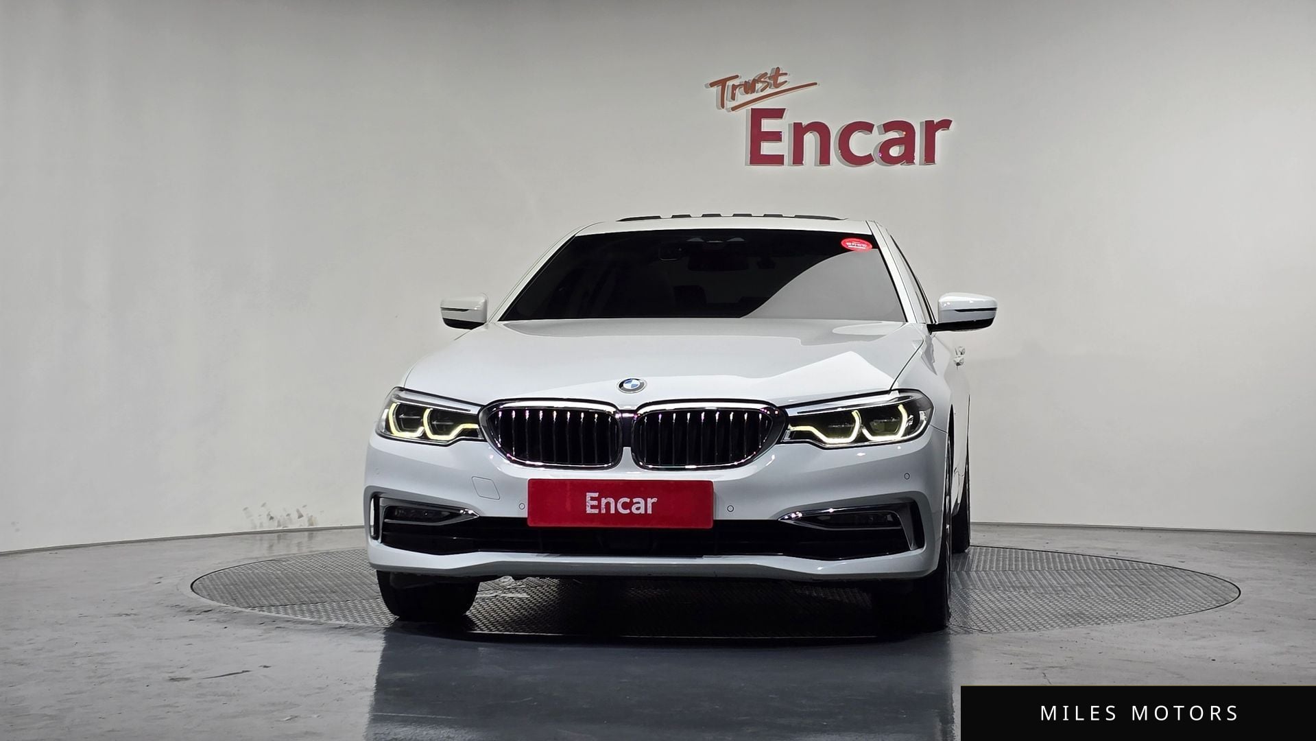 BMW 5 Series (G30) 2018 — миниатюра 3