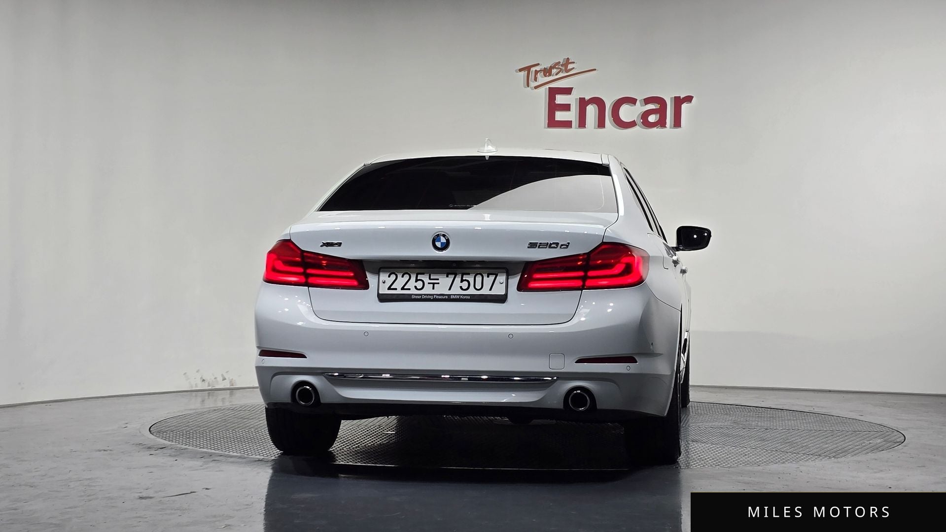 BMW 5 Series (G30) 2018 — миниатюра 4