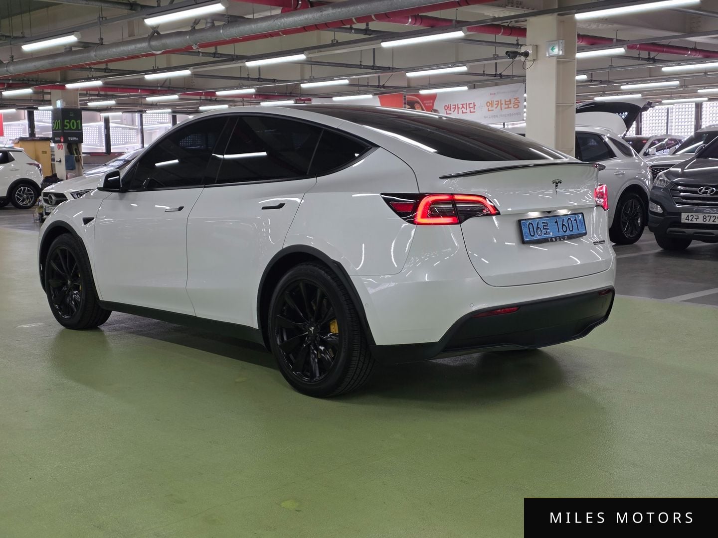 Tesla Model Y 2021 — миниатюра 6