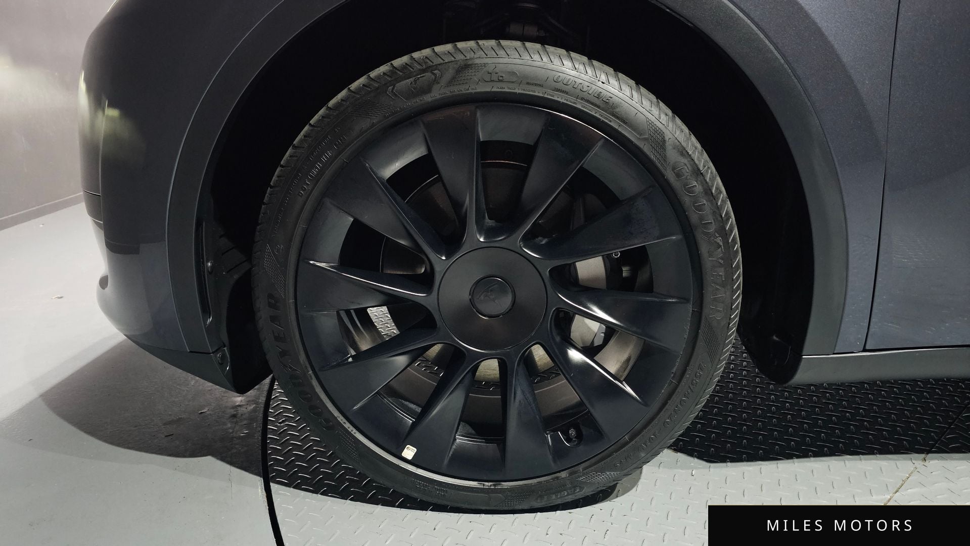 Tesla Model Y 2024 — миниатюра 5
