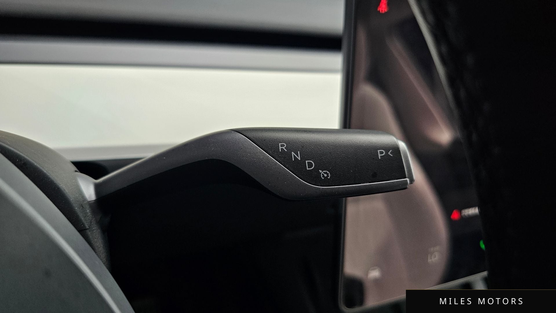 Tesla Model Y 2024 — миниатюра 9