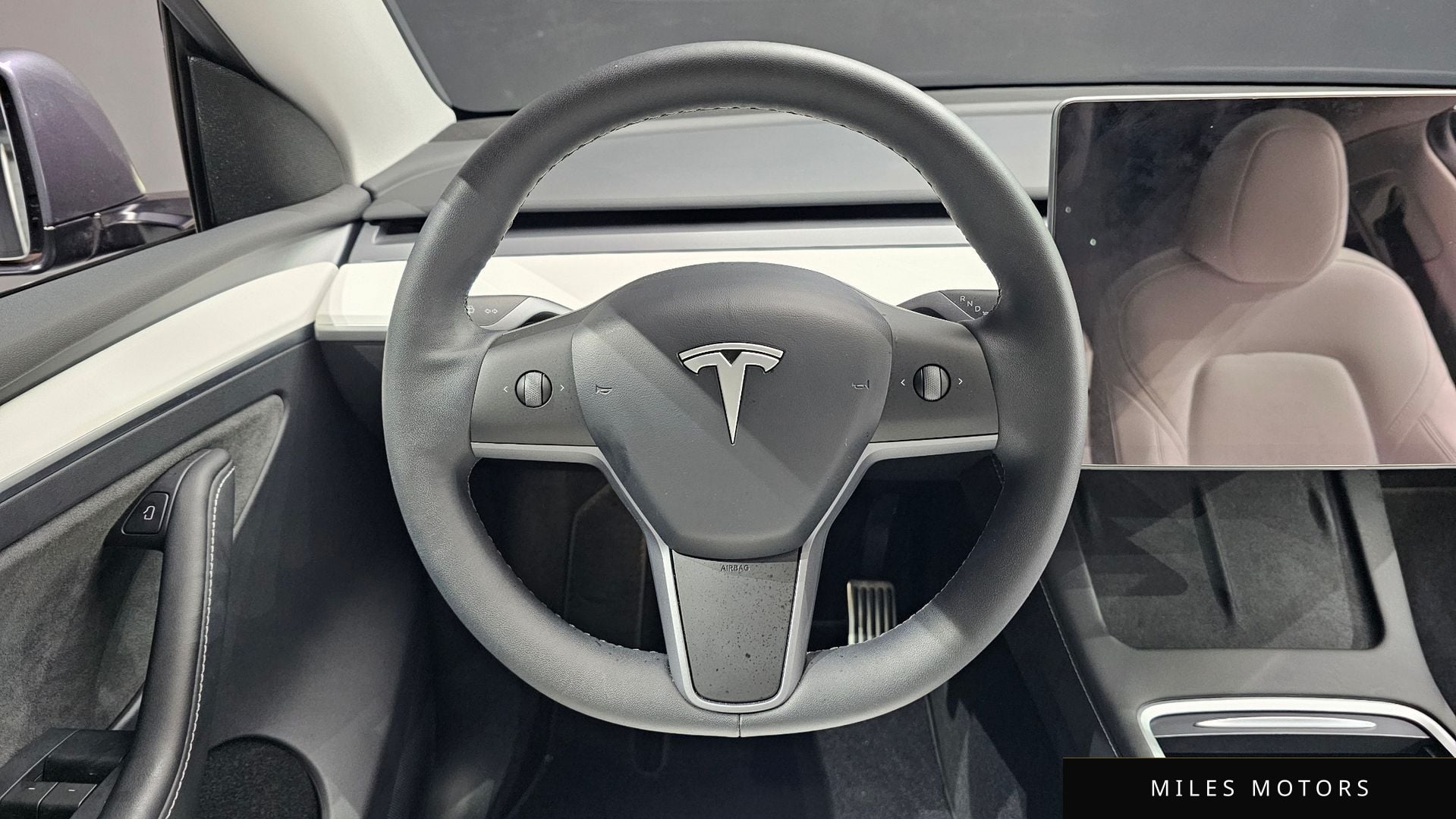 Tesla Model Y 2024 — миниатюра 11