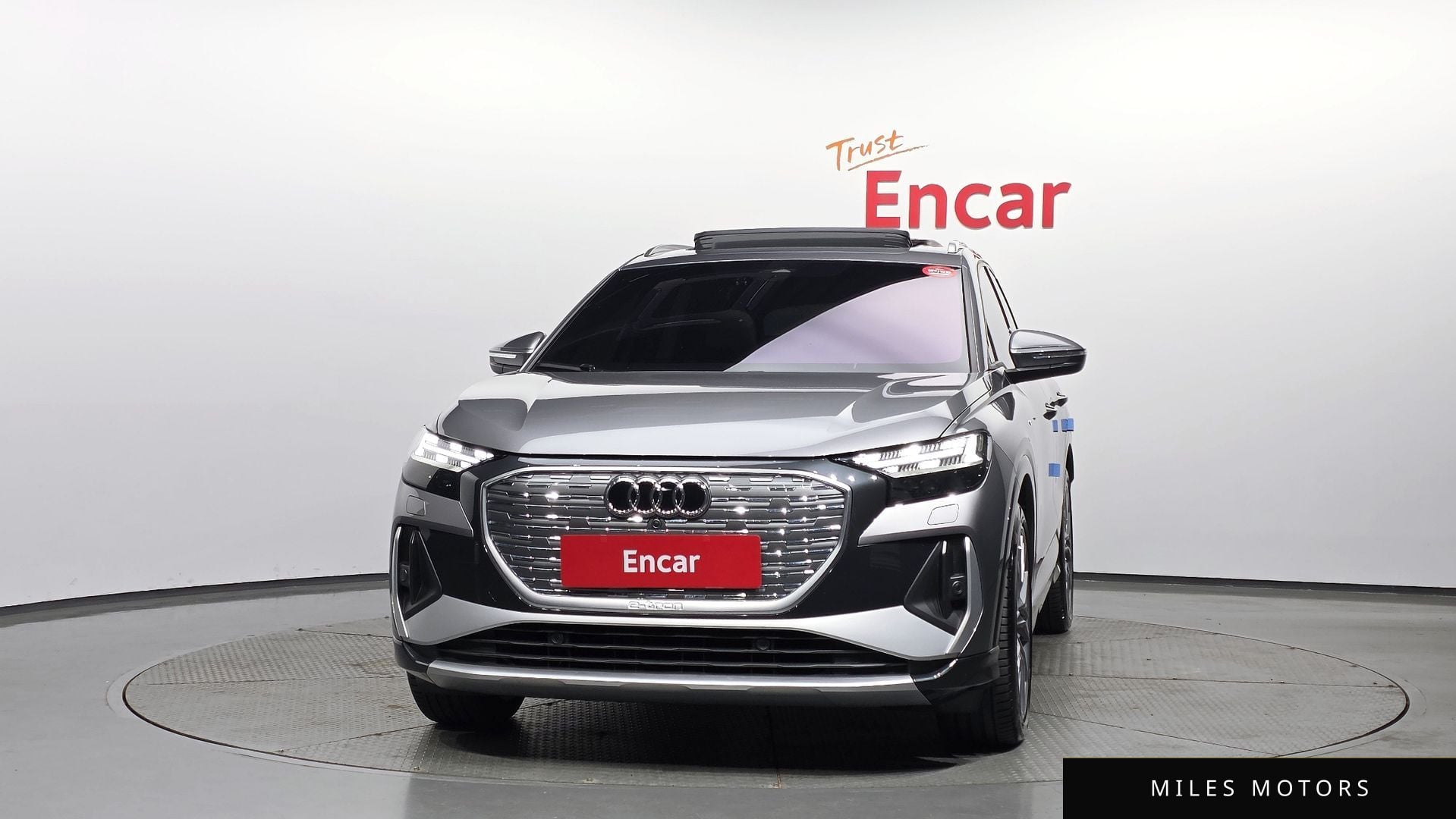 Audi Q4 e-tron 2025 — миниатюра 3