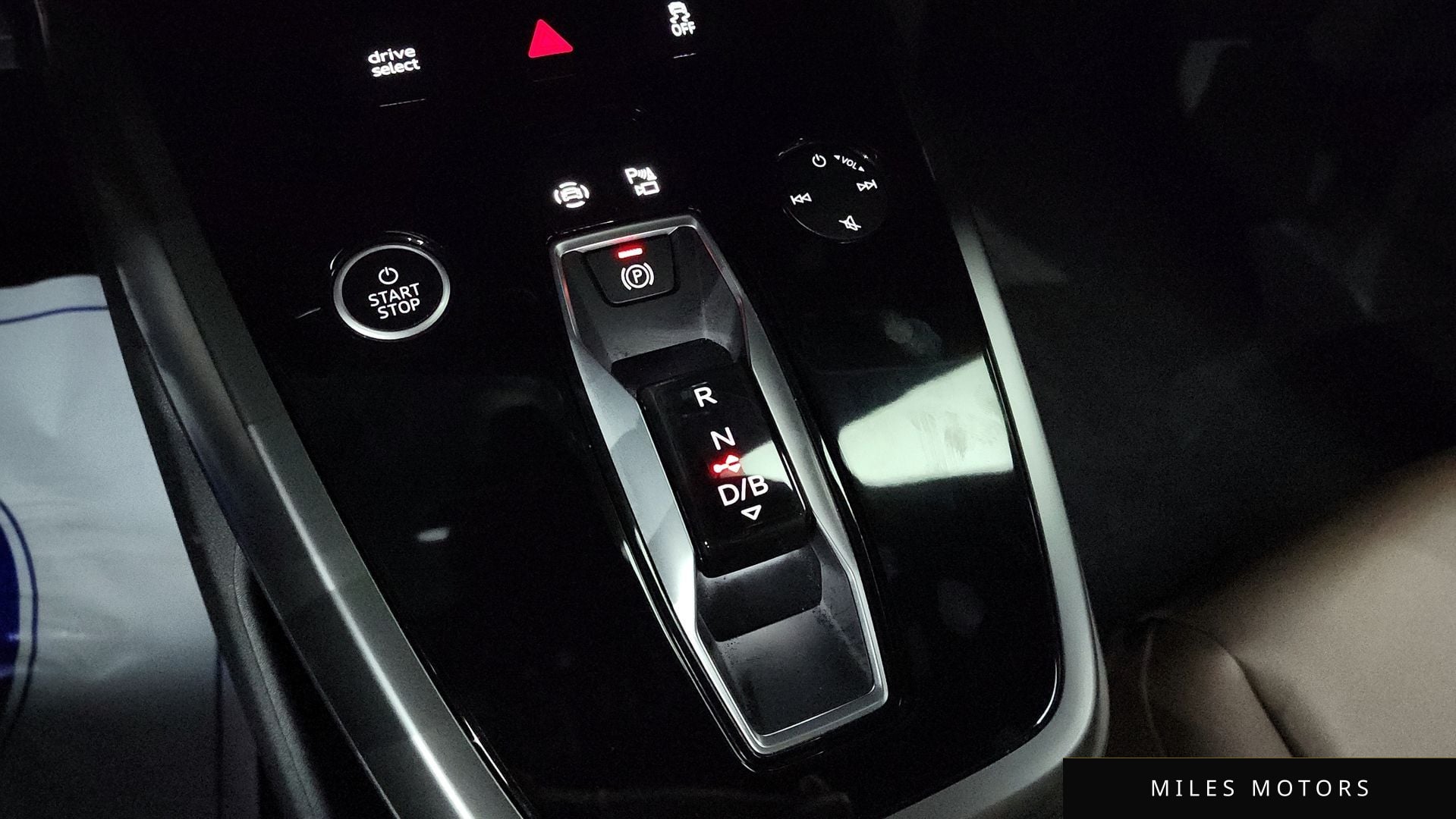 Audi Q4 e-tron 2025 — миниатюра 9