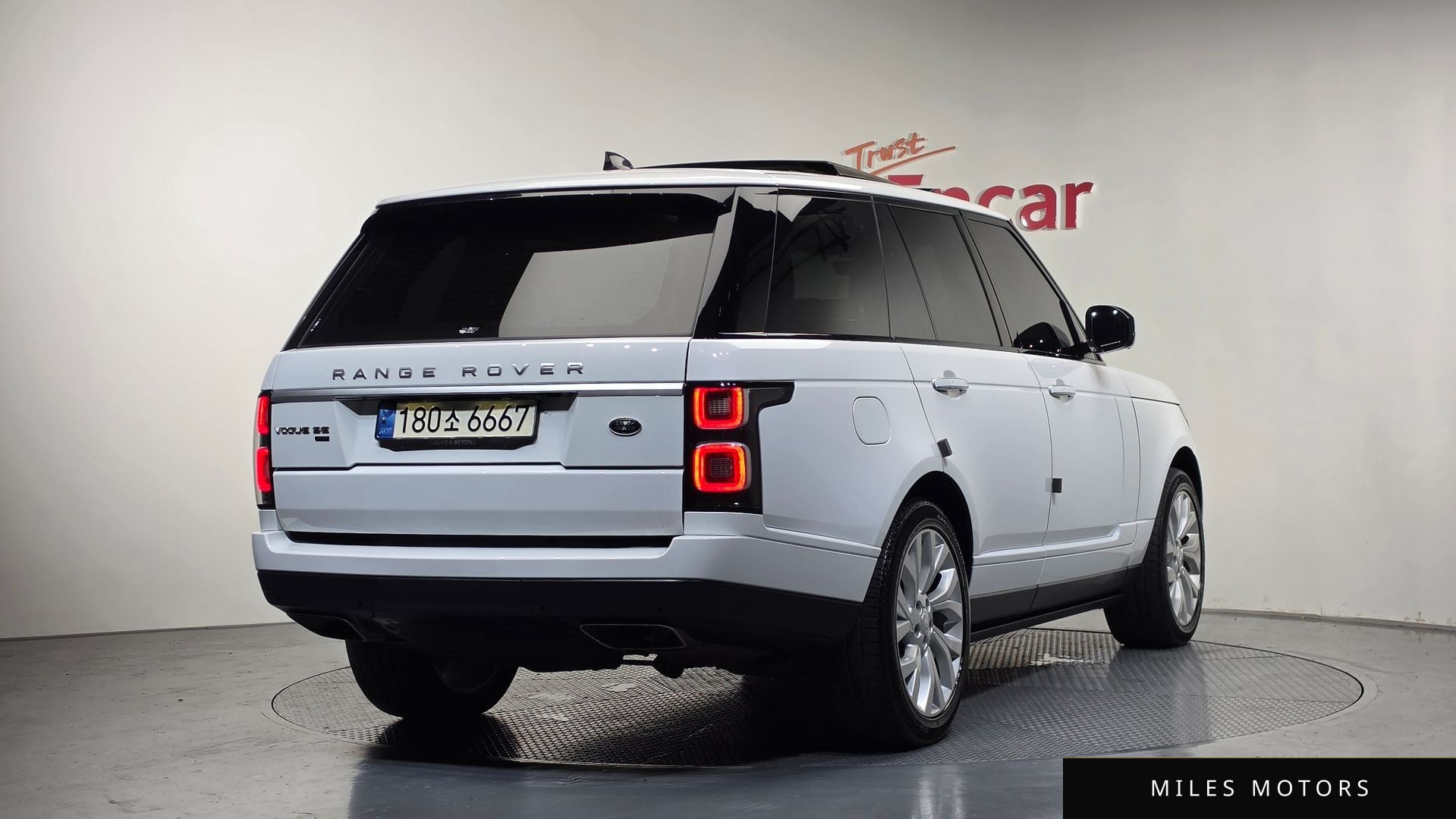 Land Rover Range Rover 2021 — фото 1 из 12
