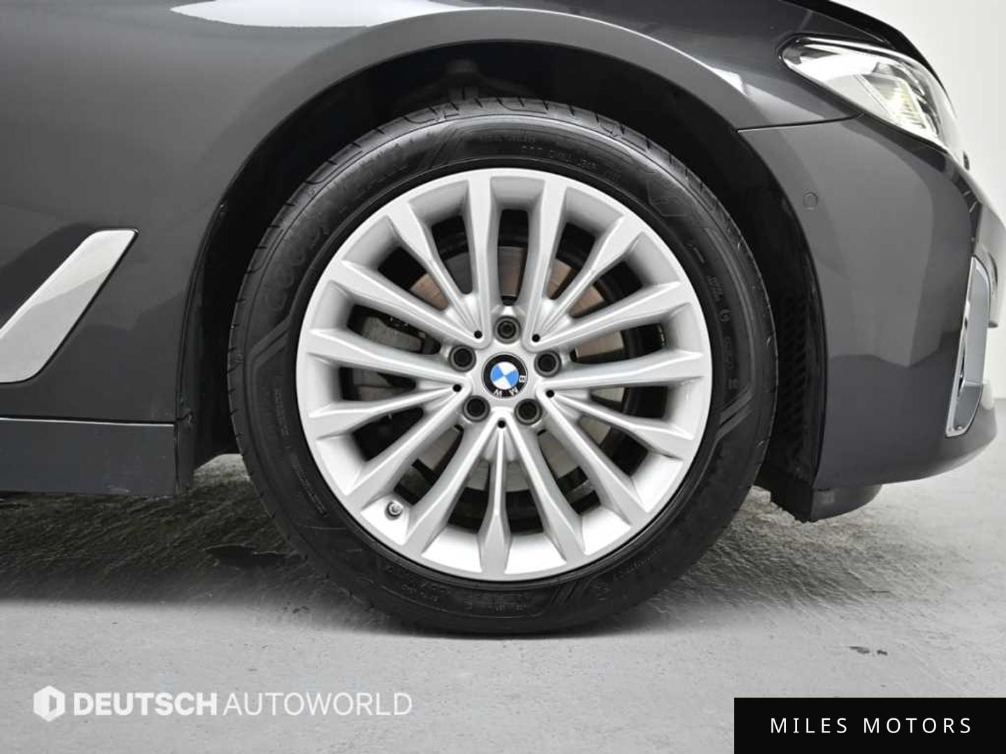 BMW 5 Series (G30) 2023 — миниатюра 5