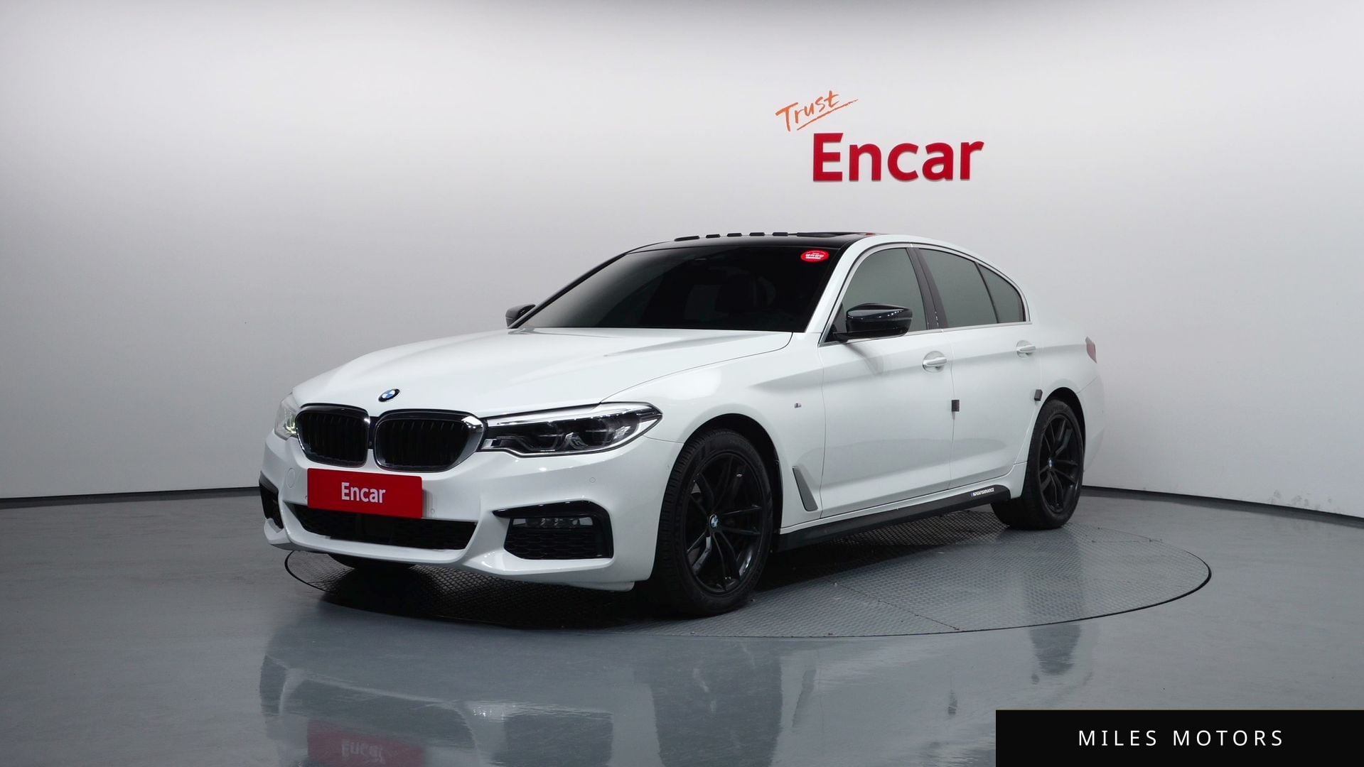 BMW 5 Series (G30) 2018 — фото 1 из 12