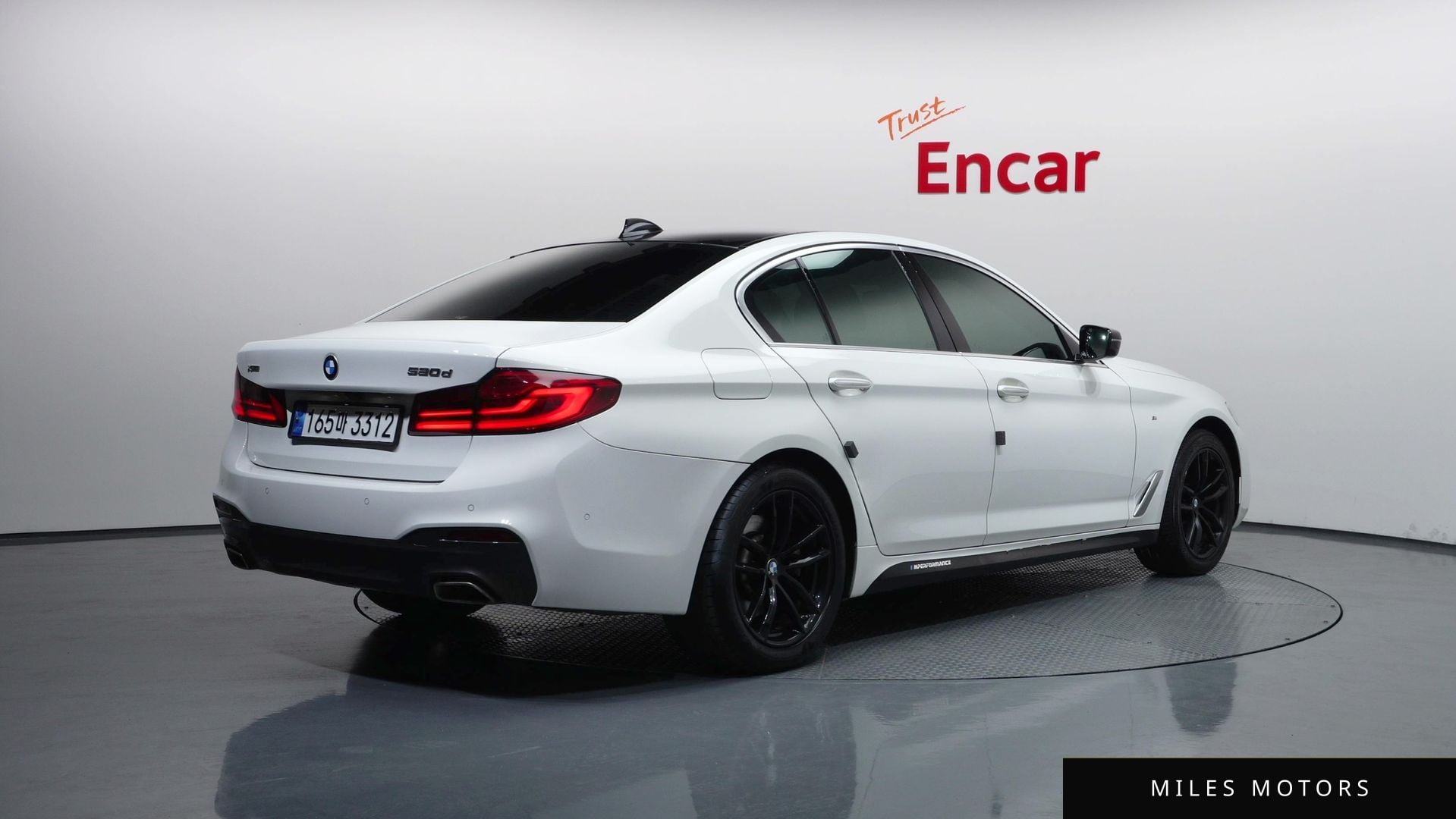 BMW 5 Series (G30) 2018 — миниатюра 2