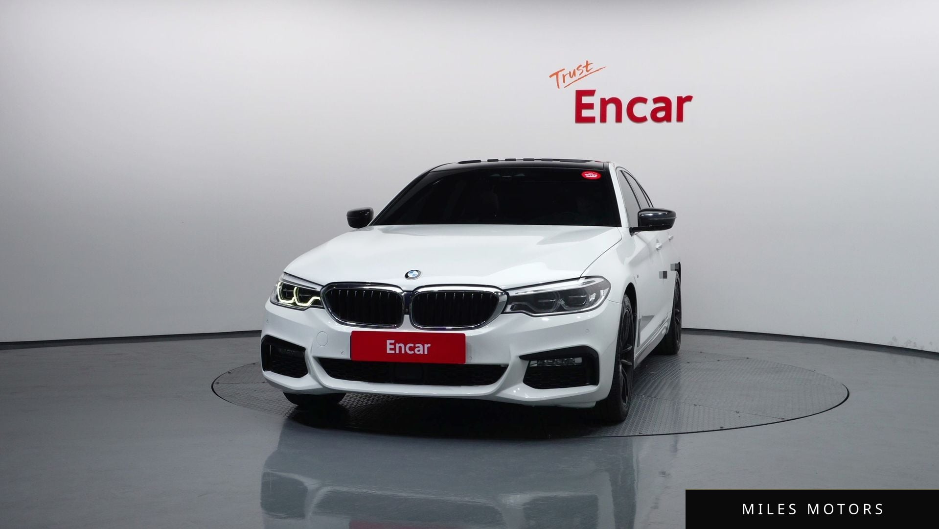 BMW 5 Series (G30) 2018 — миниатюра 3