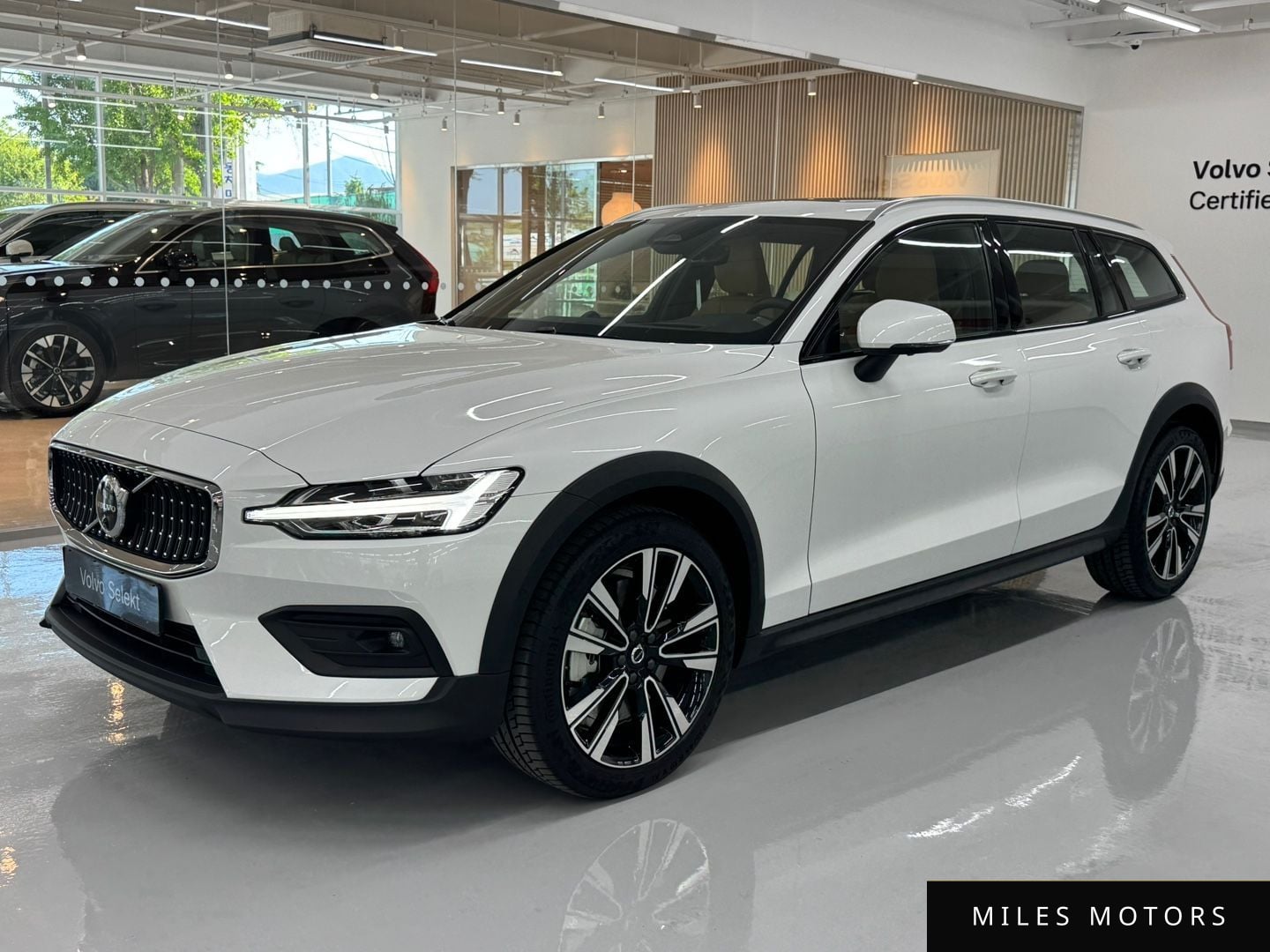 Volvo V60 2025 — фото 1 из 12