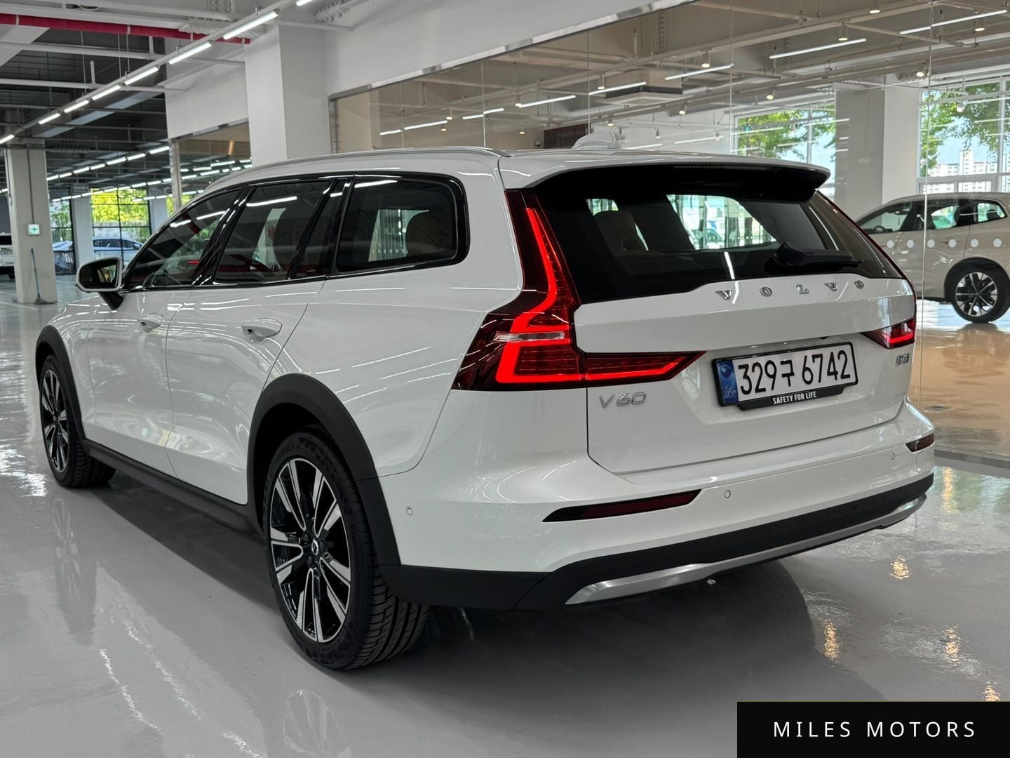 Volvo V60 2025 — миниатюра 2