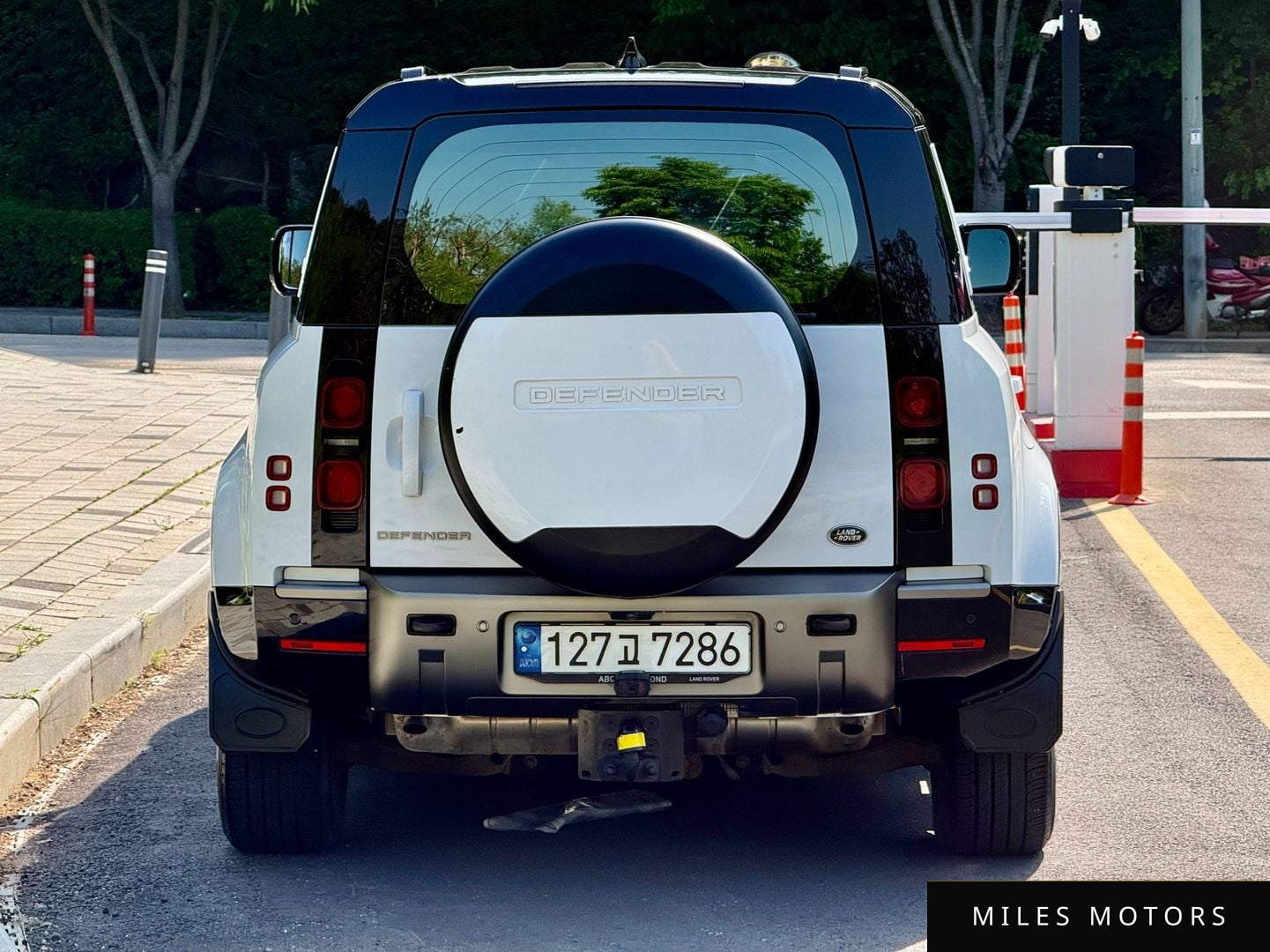 Land Rover Defender 2023 — миниатюра 5