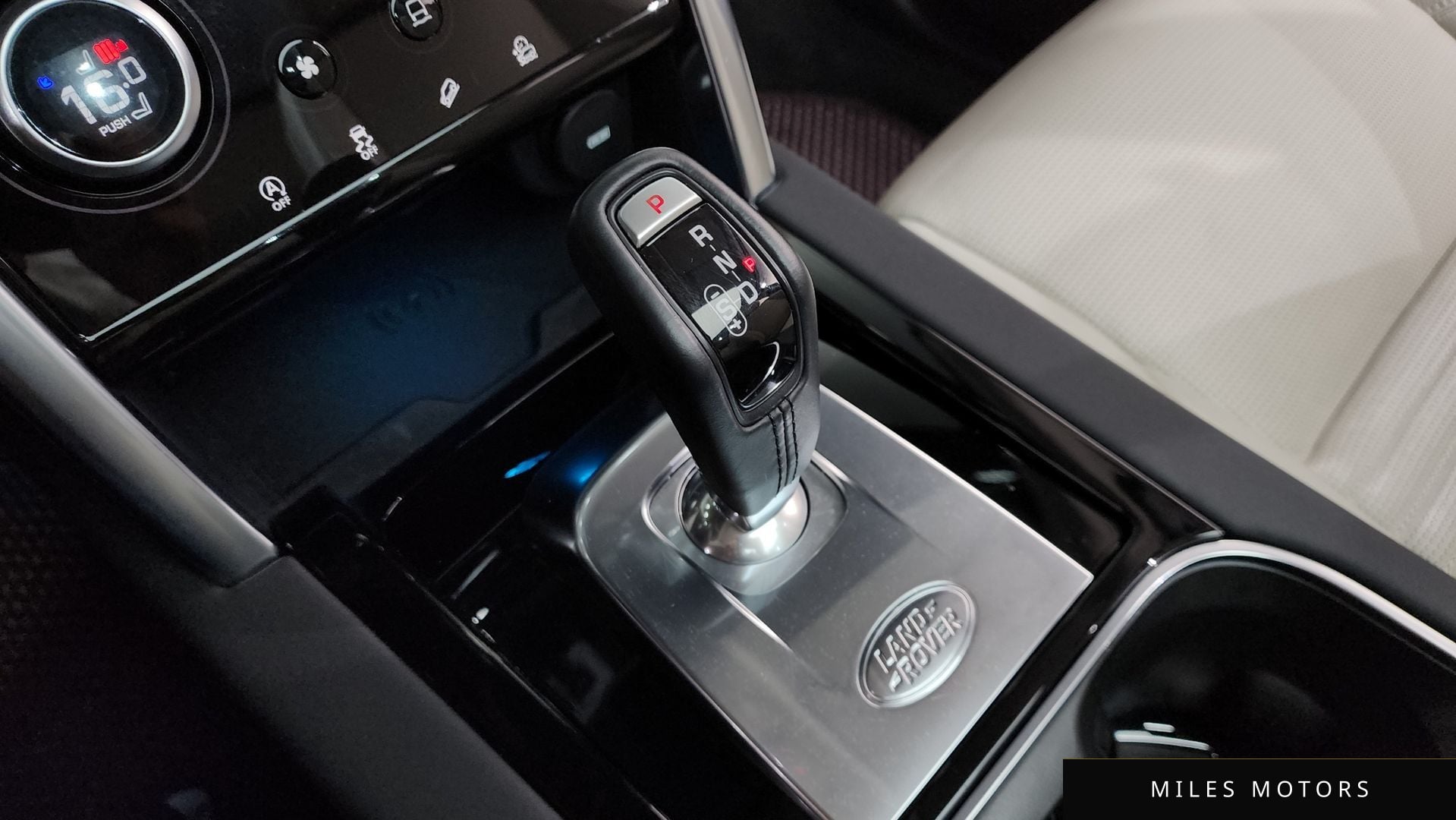 Land Rover Discovery Sport 2020 — миниатюра 12