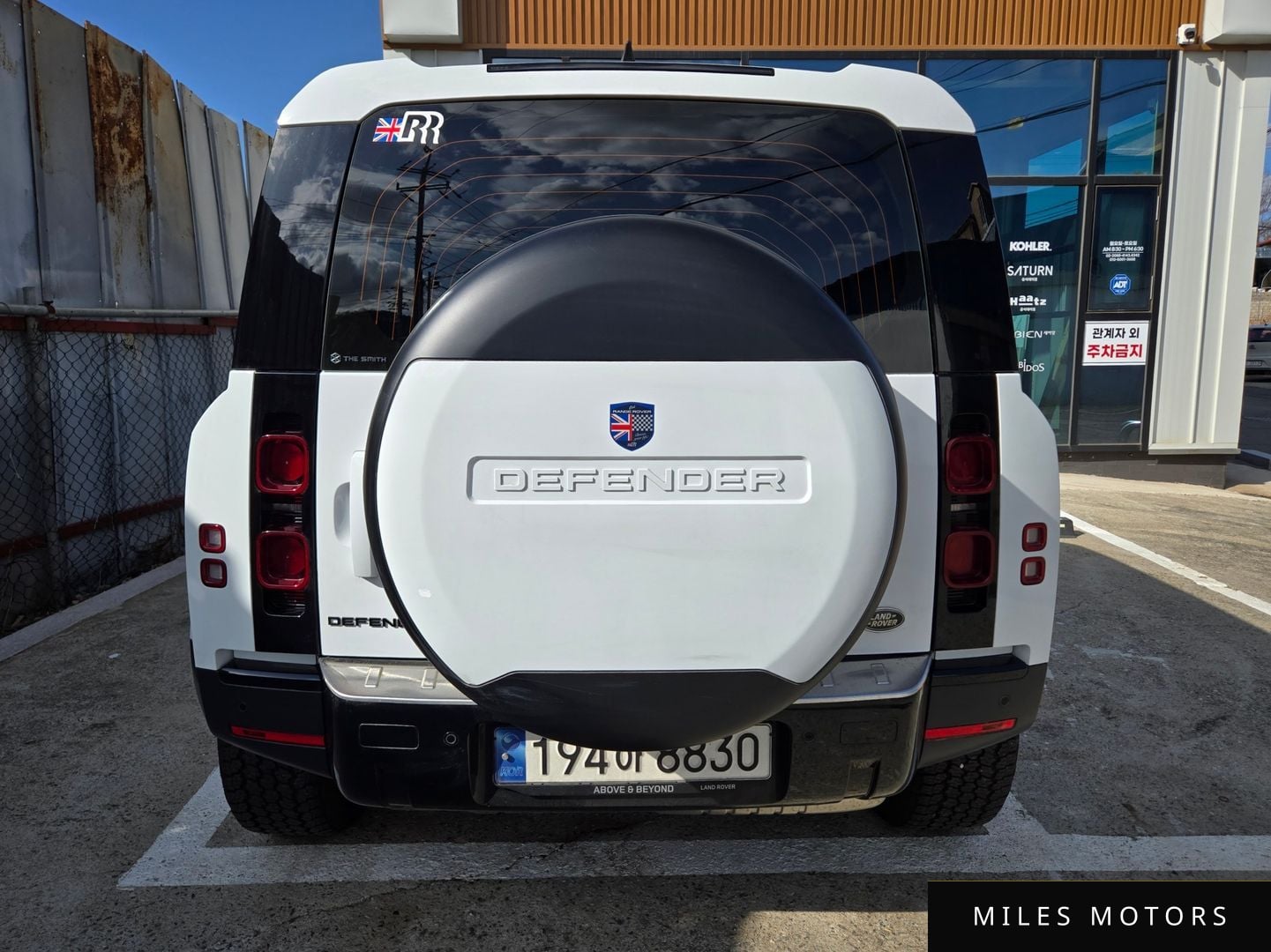 Land Rover Defender 2023 — миниатюра 4