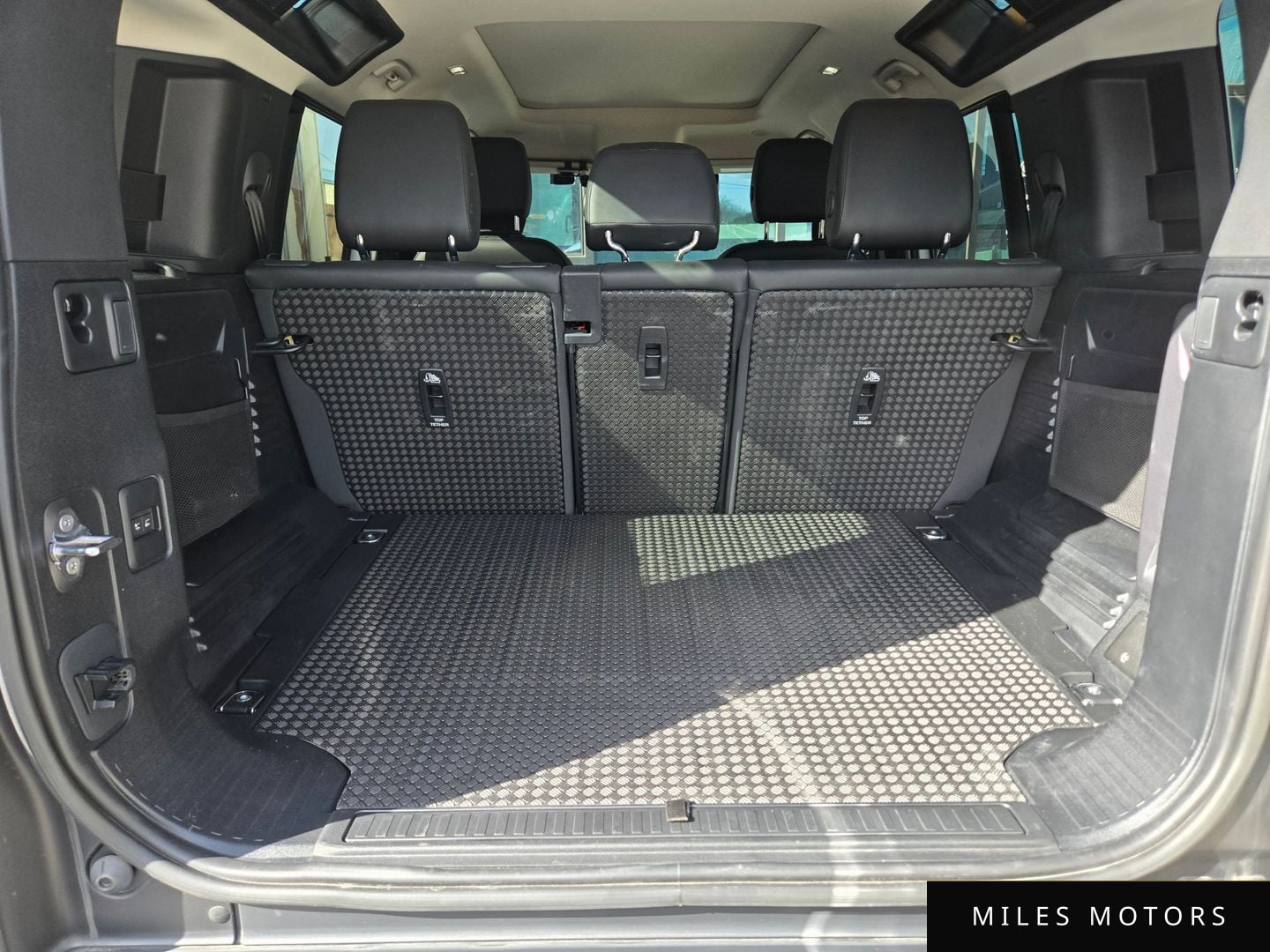 Land Rover Defender 2023 — миниатюра 5