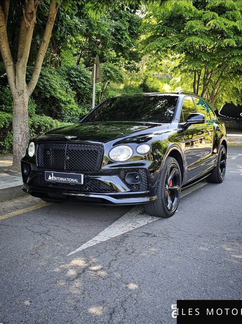 Bentley Bentayga 2022 — фото 1 из 12