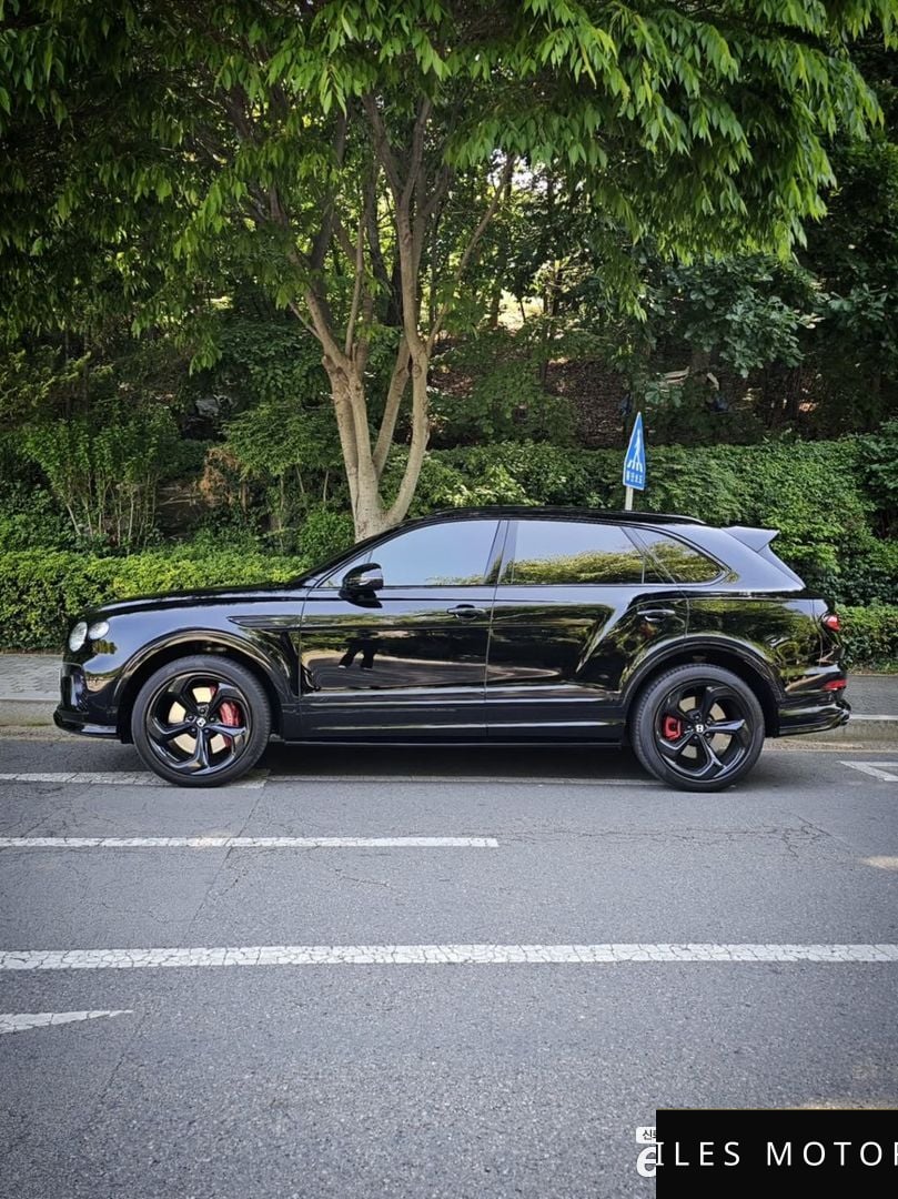 Bentley Bentayga 2022 — миниатюра 6