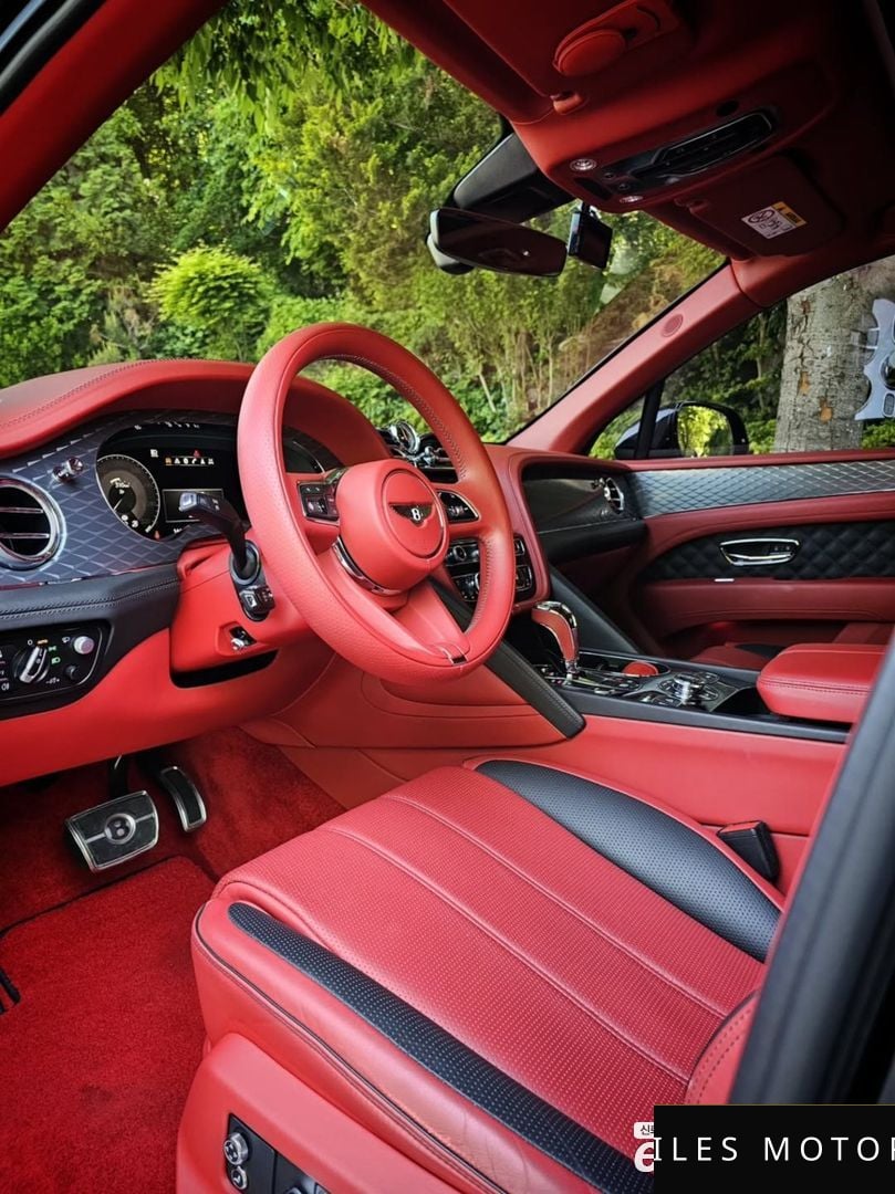 Bentley Bentayga 2022 — миниатюра 10