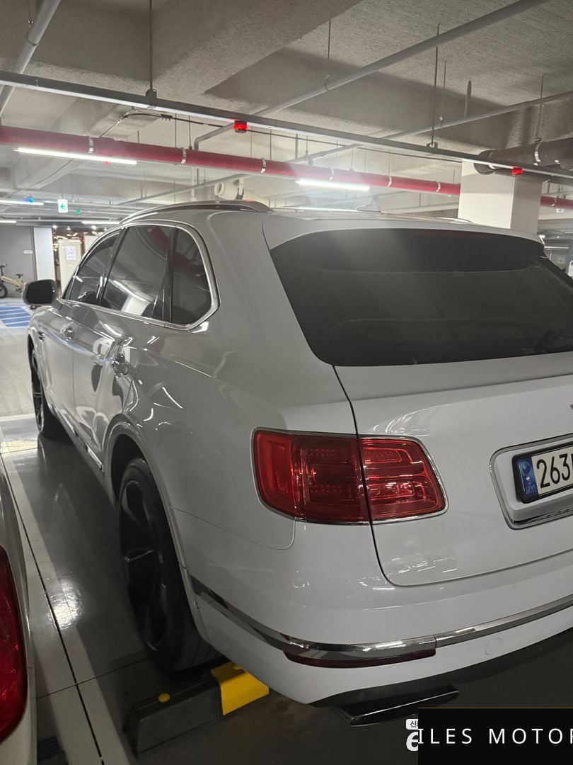 Bentley Bentayga 2018 — миниатюра 2