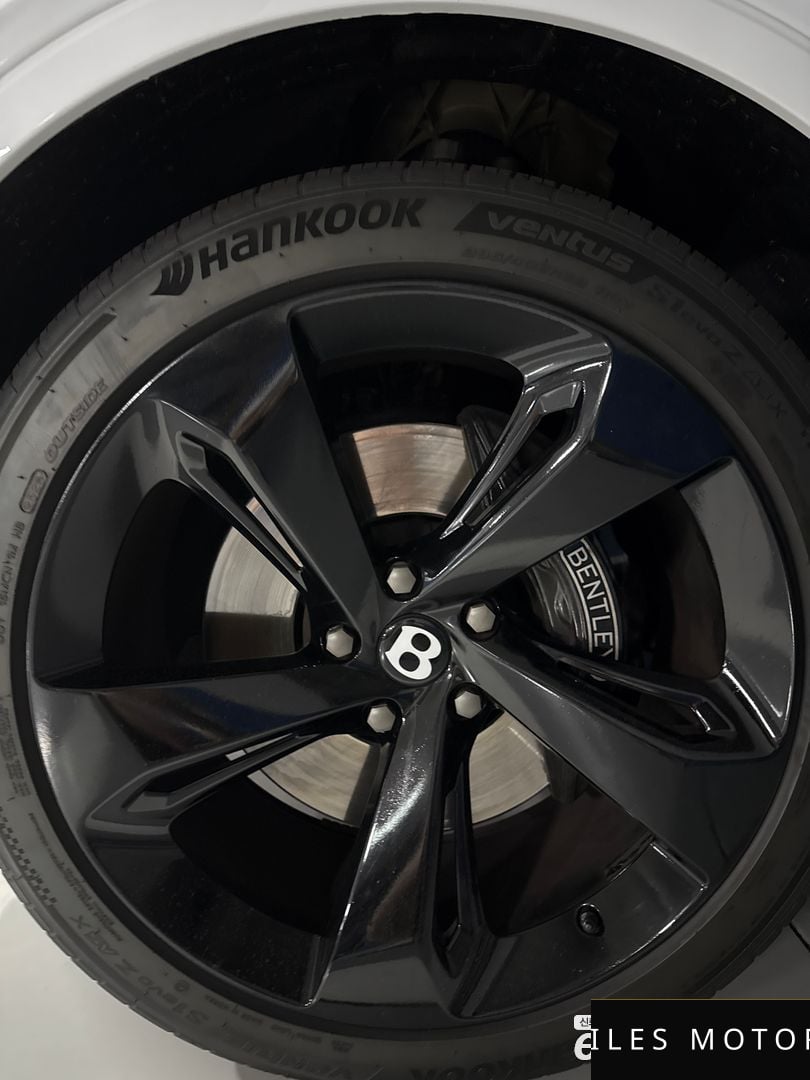 Bentley Bentayga 2018 — миниатюра 5