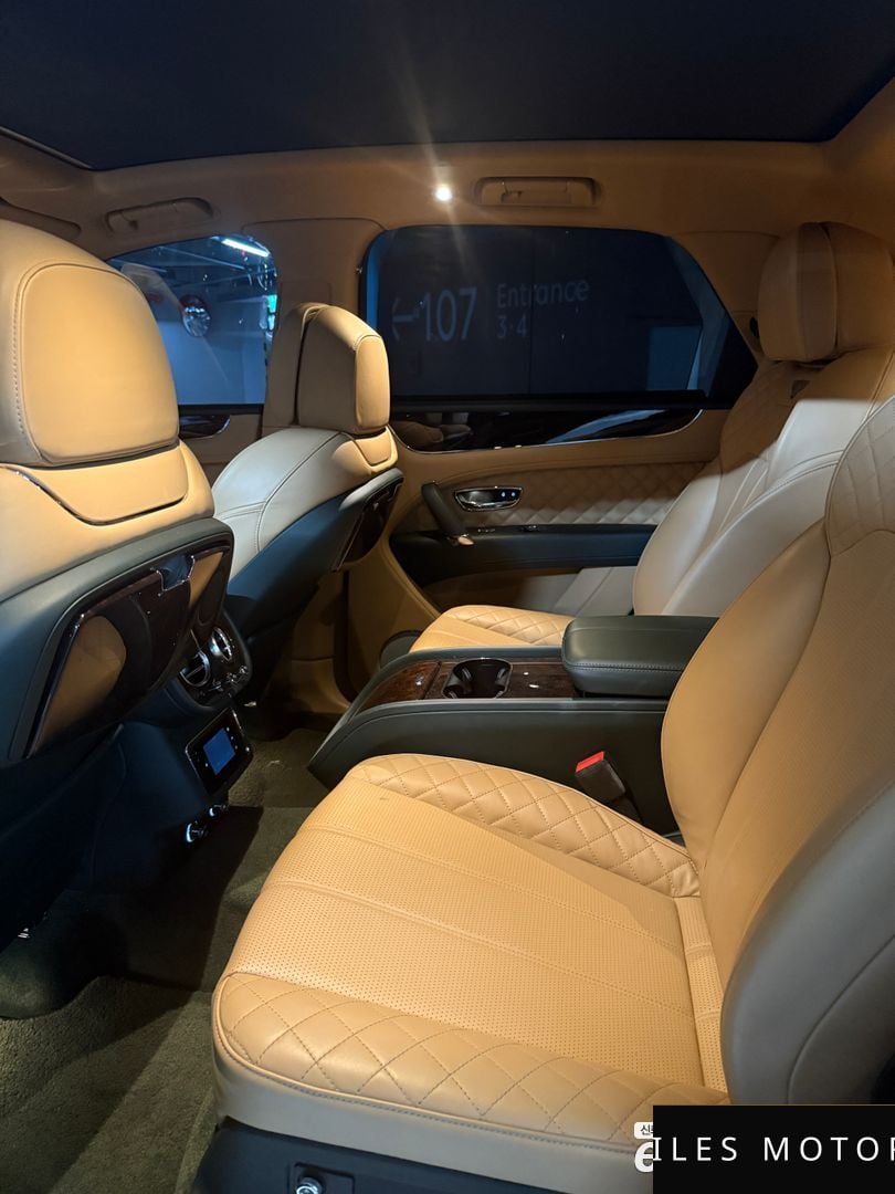 Bentley Bentayga 2018 — миниатюра 7