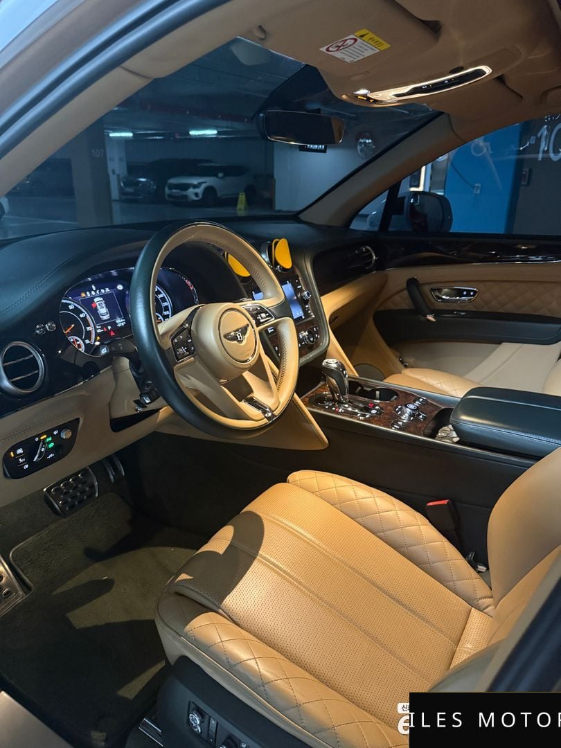 Bentley Bentayga 2018 — миниатюра 10