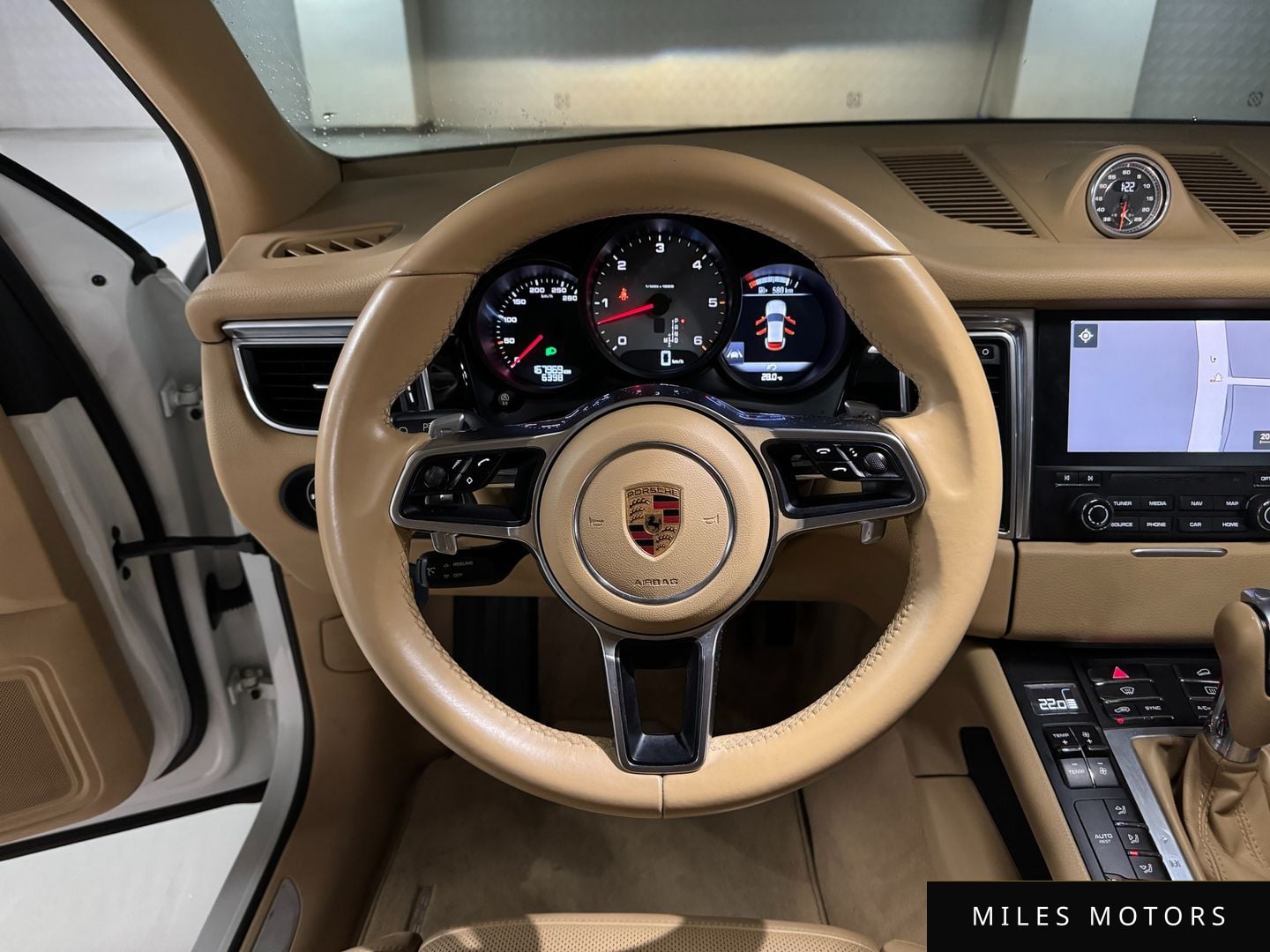Porsche Macan 2017 — миниатюра 10
