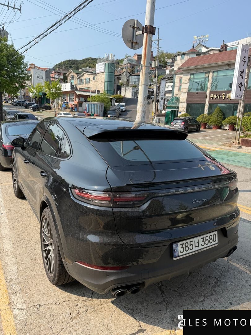 Porsche Cayenne 2023 — миниатюра 2