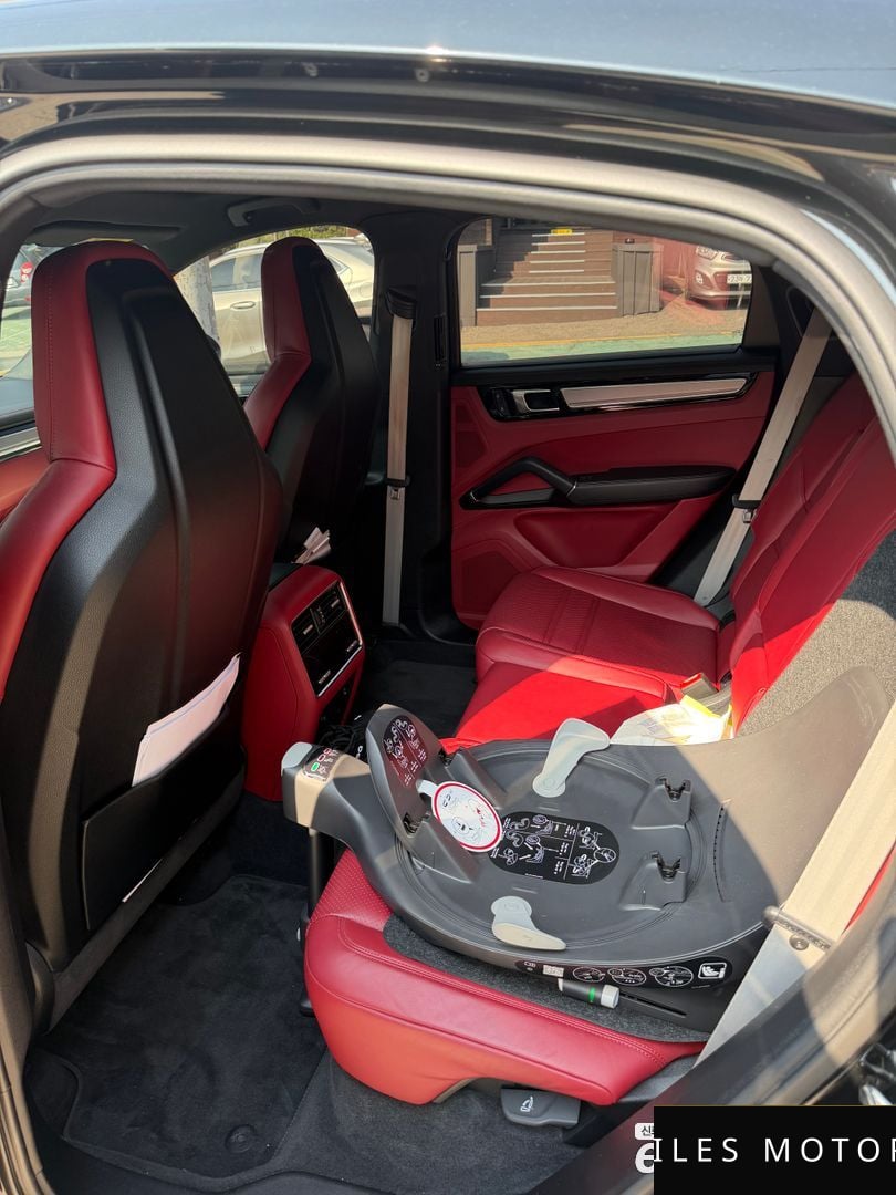 Porsche Cayenne 2023 — миниатюра 4