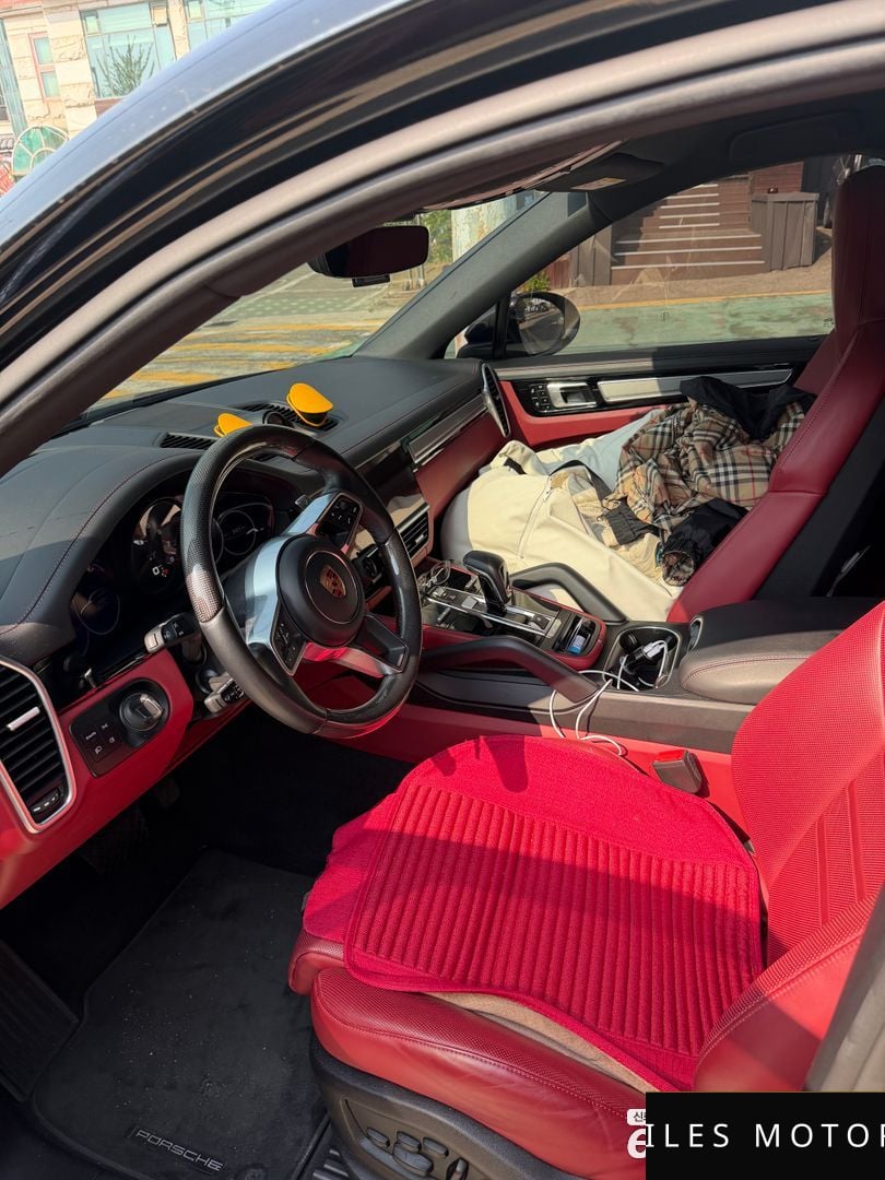 Porsche Cayenne 2023 — миниатюра 5