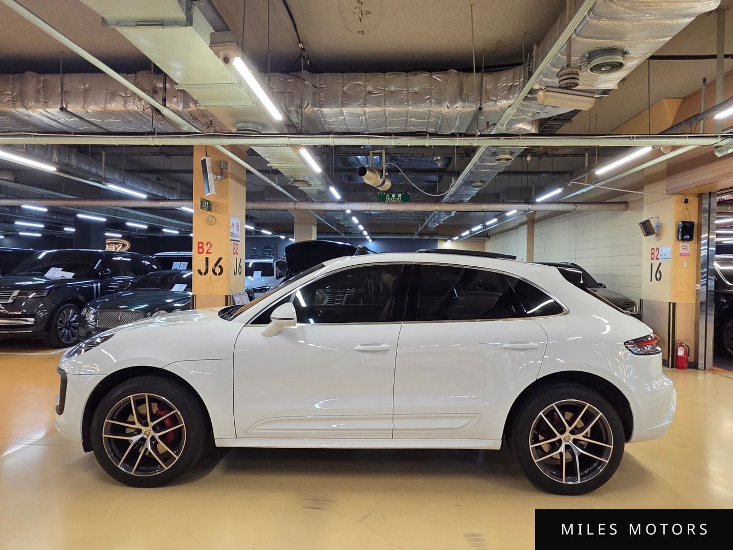 Porsche Macan 2022 — миниатюра 6