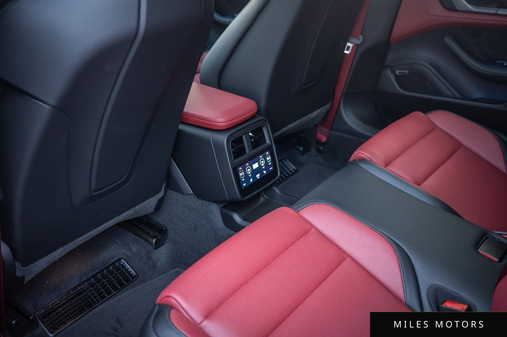 Porsche Taycan 2026 — миниатюра 11