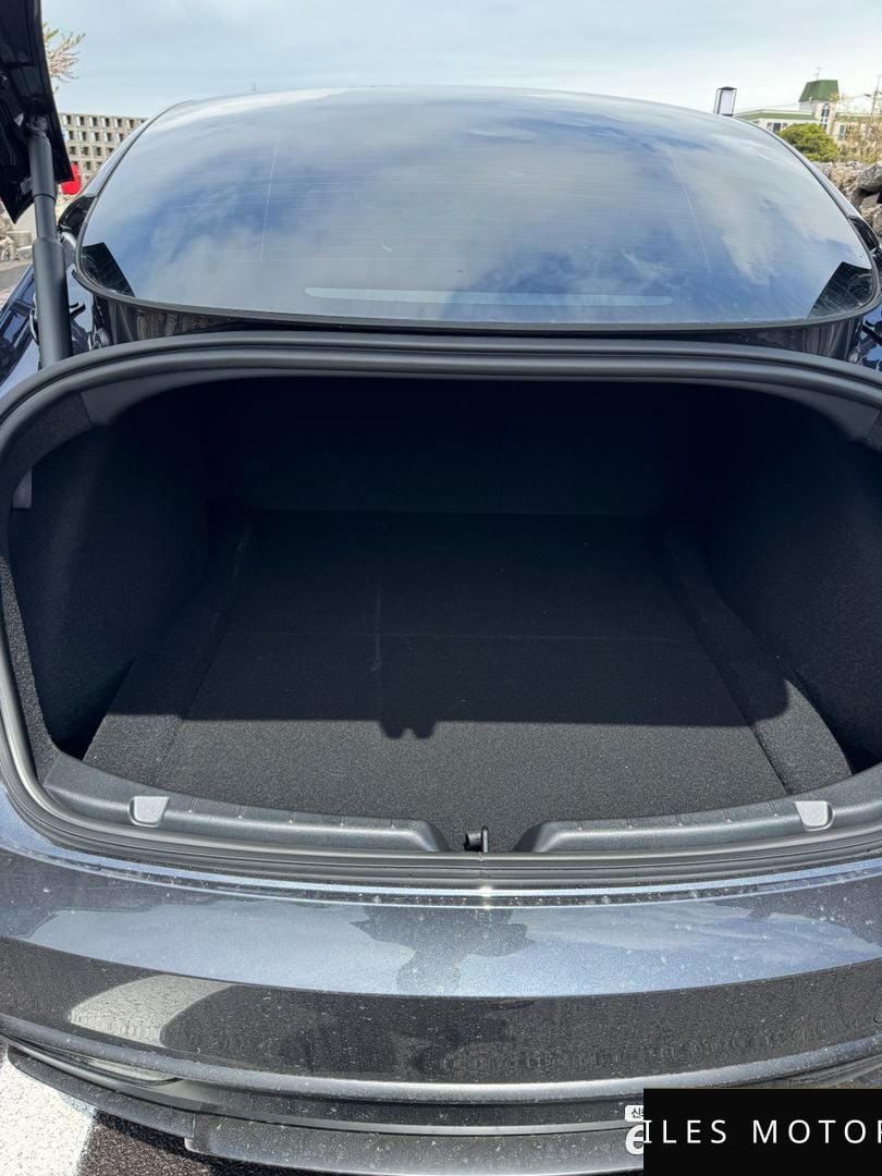 Tesla Model 3 2026 — миниатюра 6