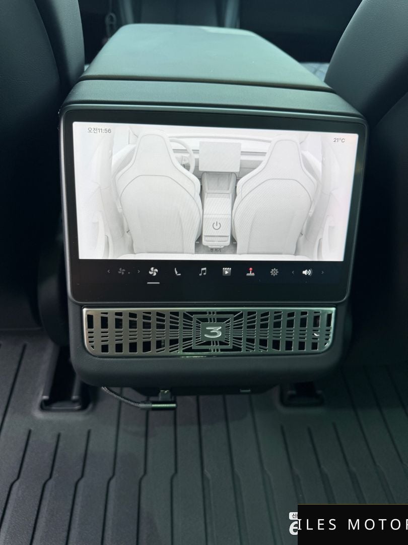 Tesla Model 3 2026 — миниатюра 11