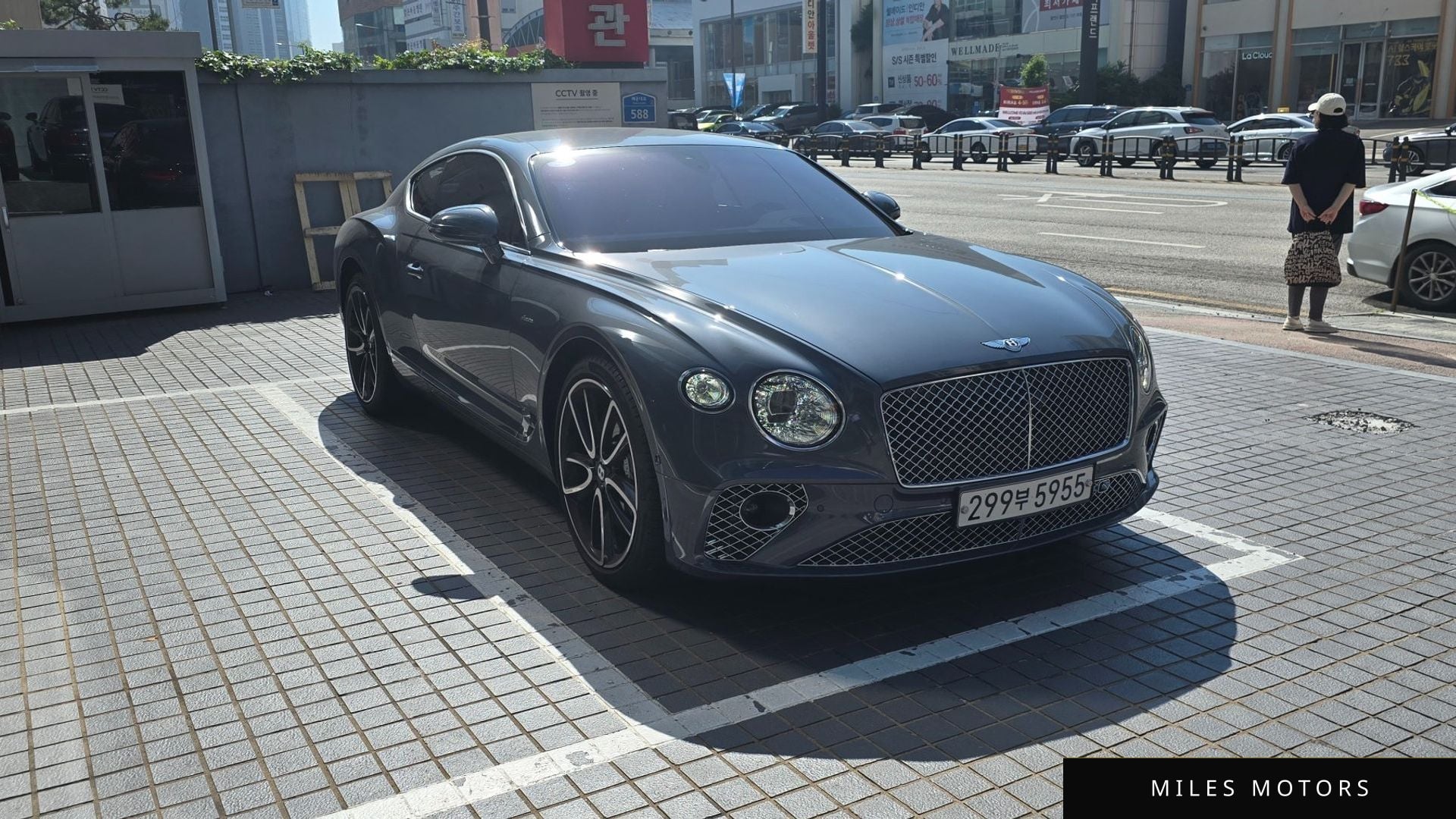 Bentley Continental GT 2023 — фото 1 из 12
